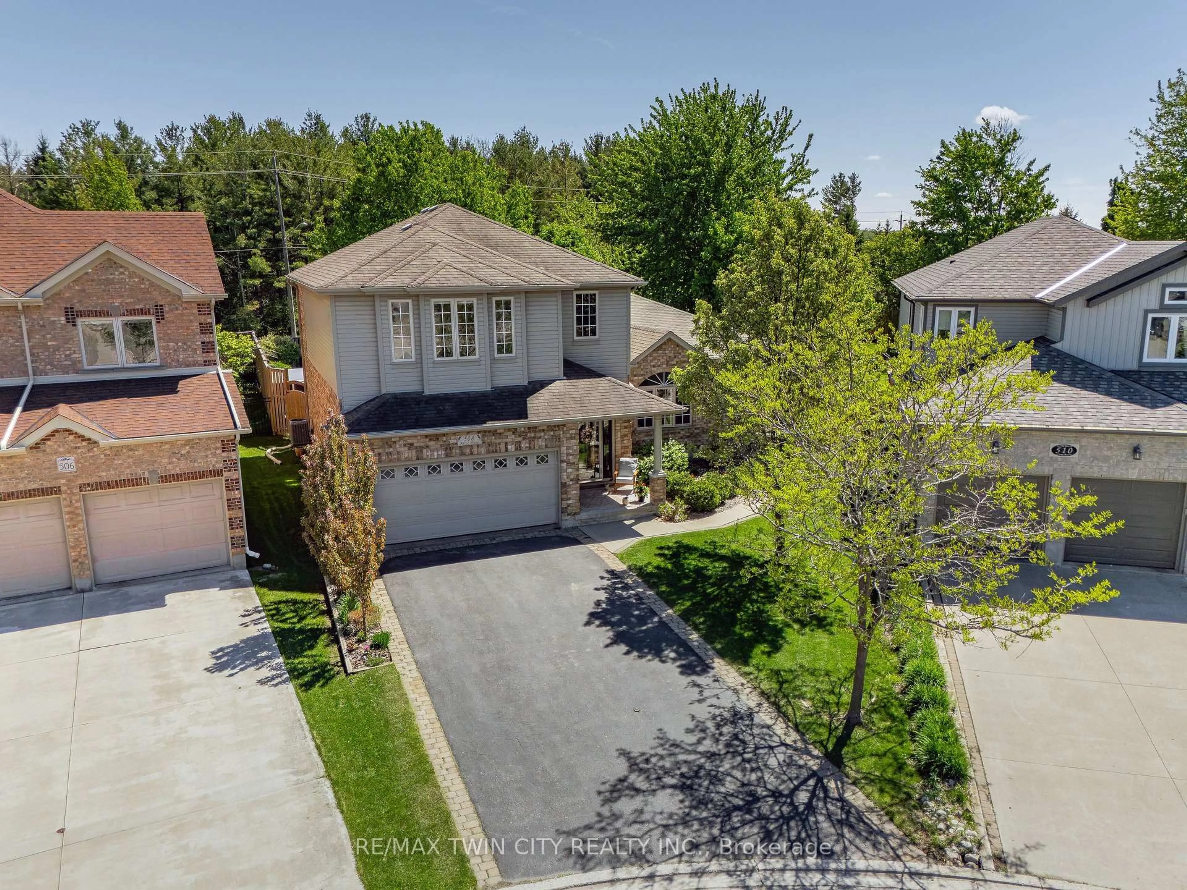 A pic from outside/outdoor area/front of a property/back of a property/a pic from drone, street for 508 Kelso Pl, Waterloo Ontario N2V 2S1