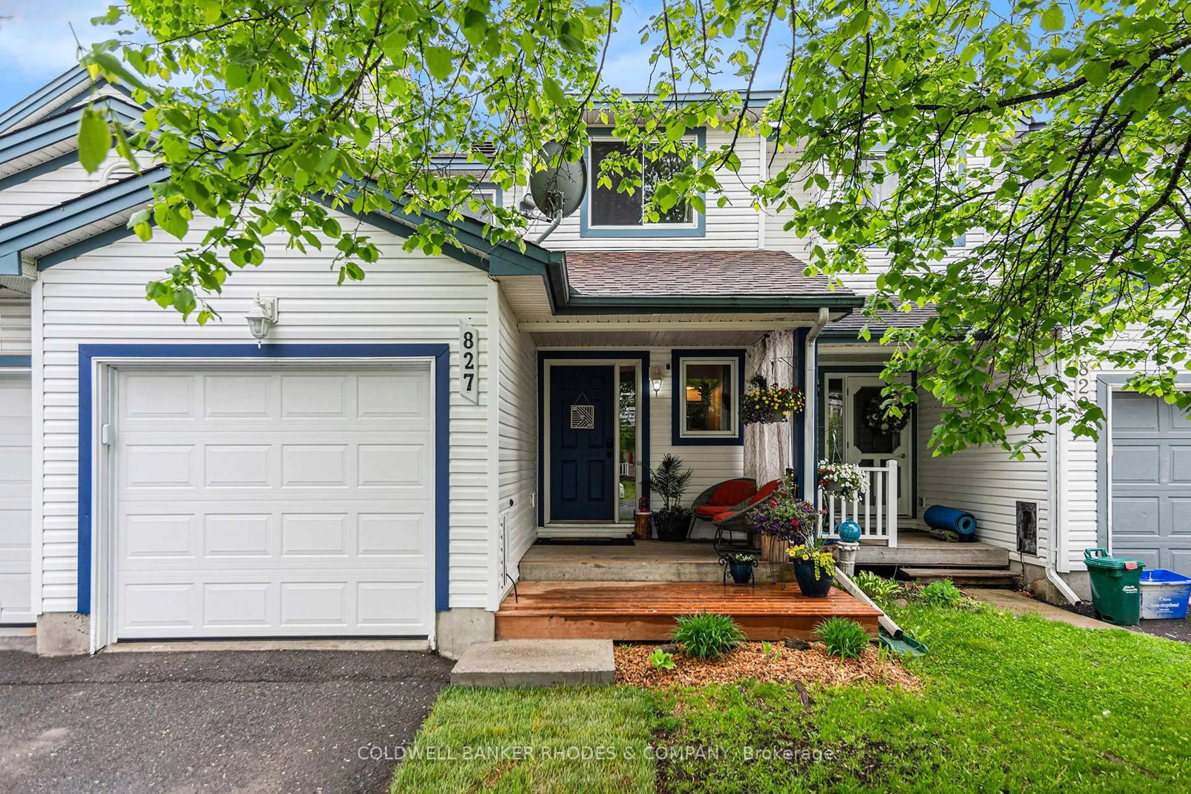 Home with vinyl exterior material, street for 827 Maley St, North Grenville Ontario K0G 1J0