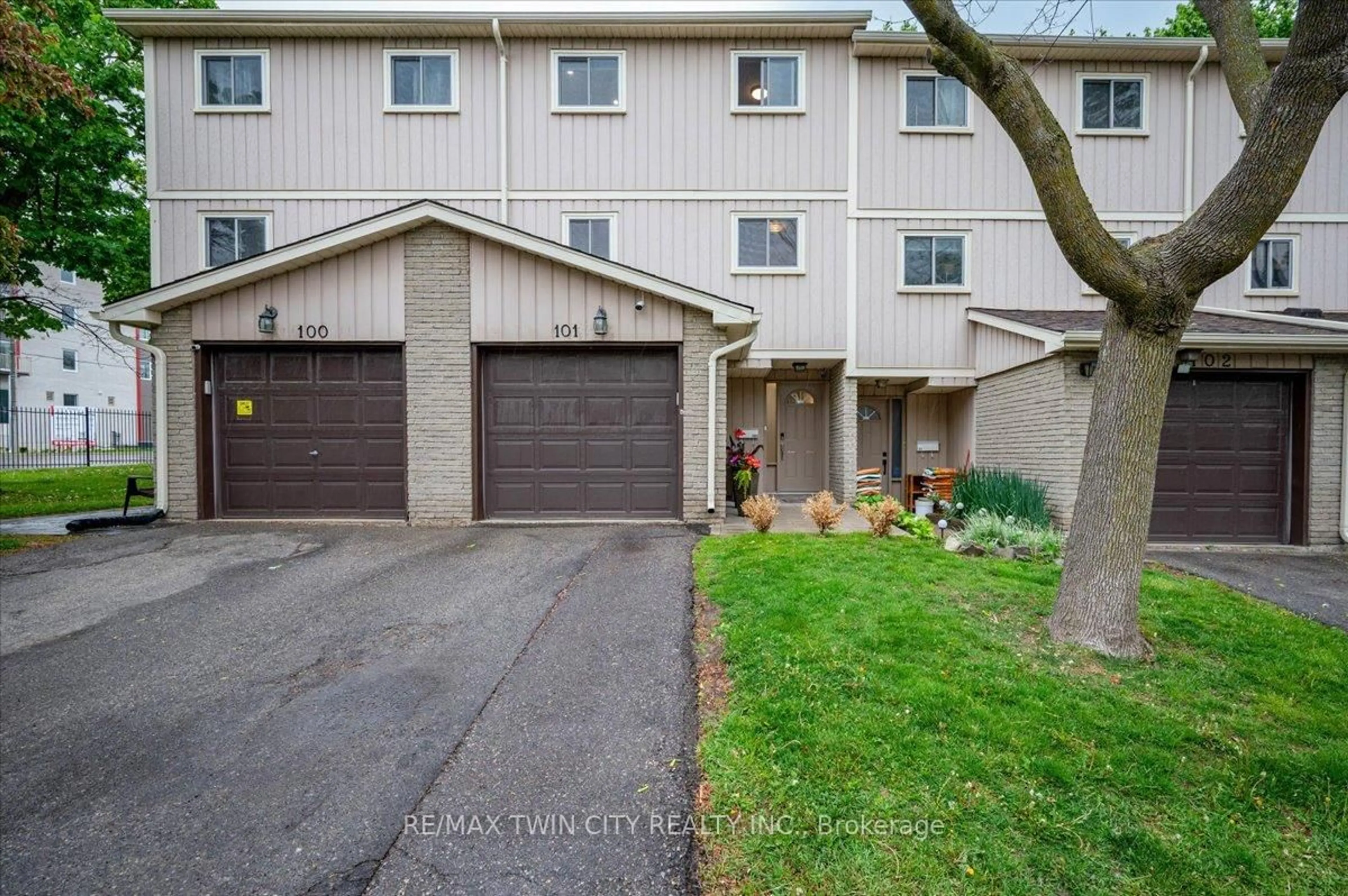 Unknown for 51 Paulander Dr #101, Kitchener Ontario N2M 5E5