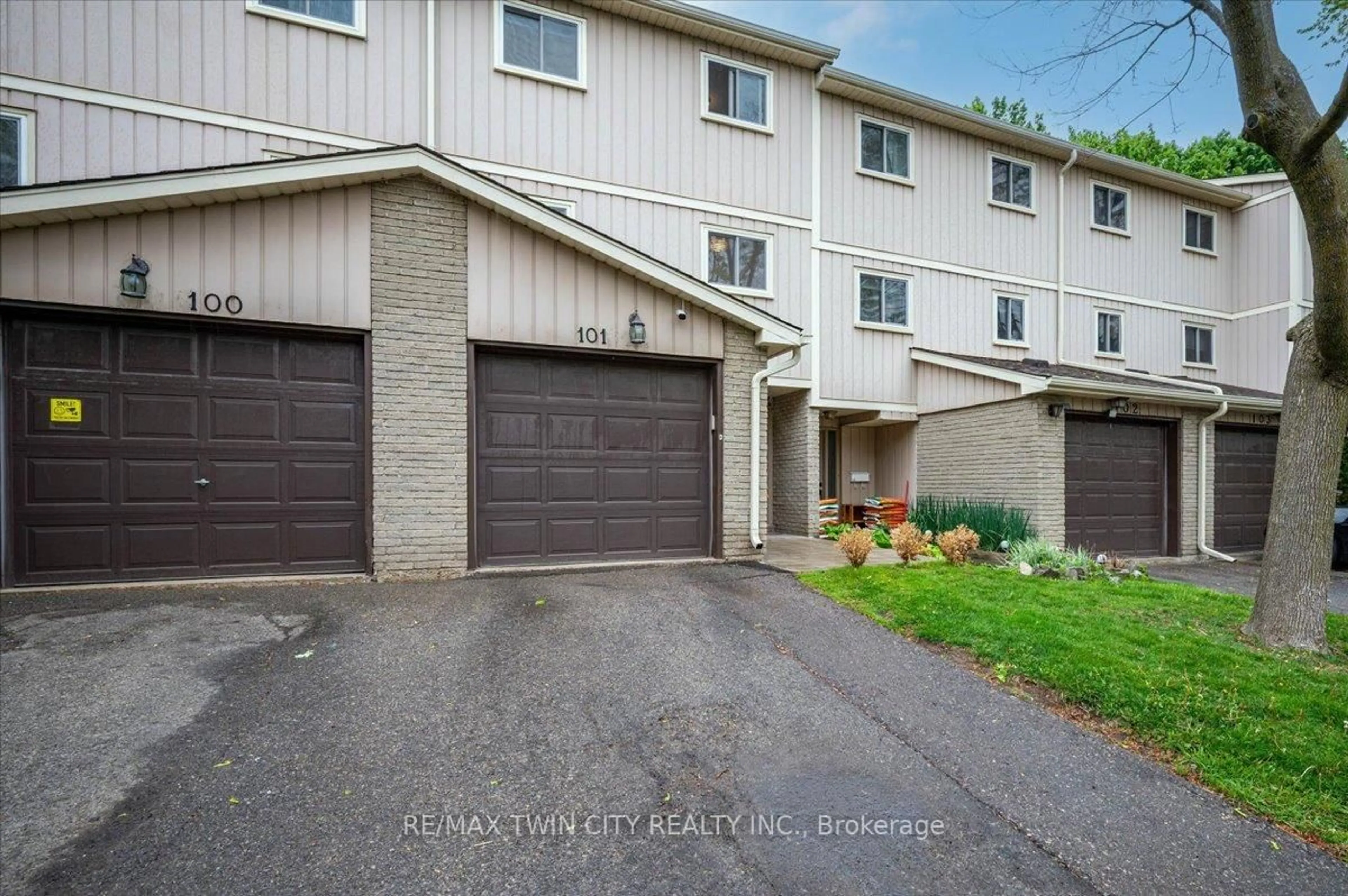 Unknown for 51 Paulander Dr #101, Kitchener Ontario N2M 5E5