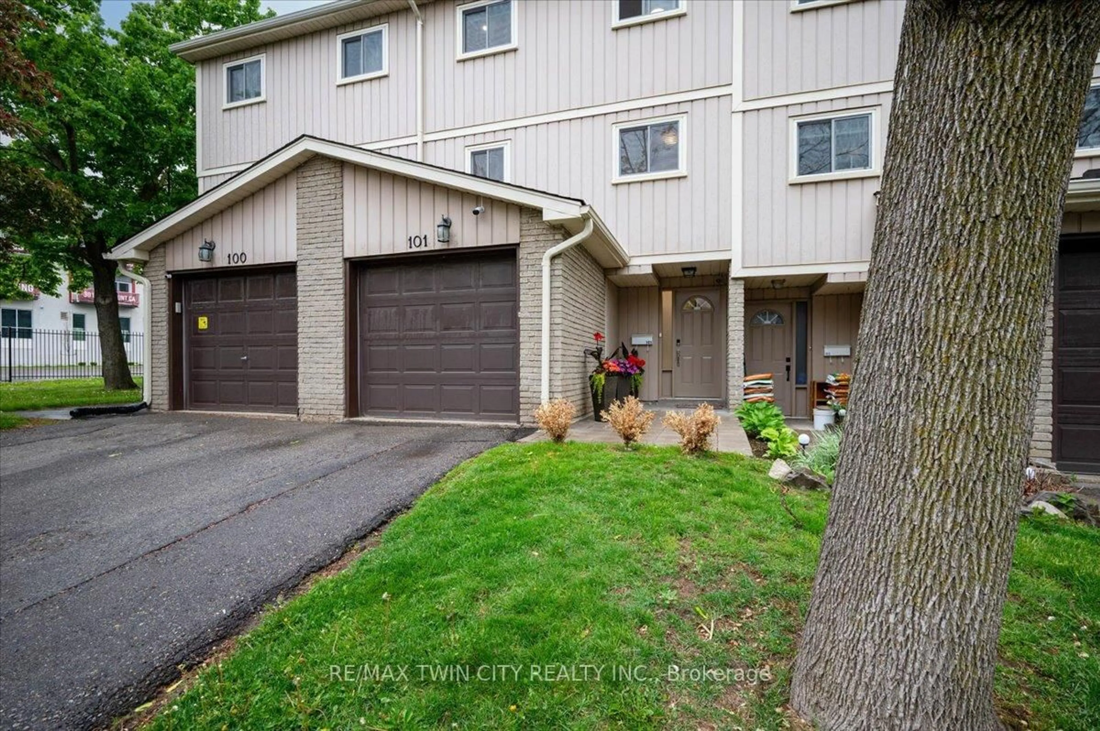 Unknown for 51 Paulander Dr #101, Kitchener Ontario N2M 5E5