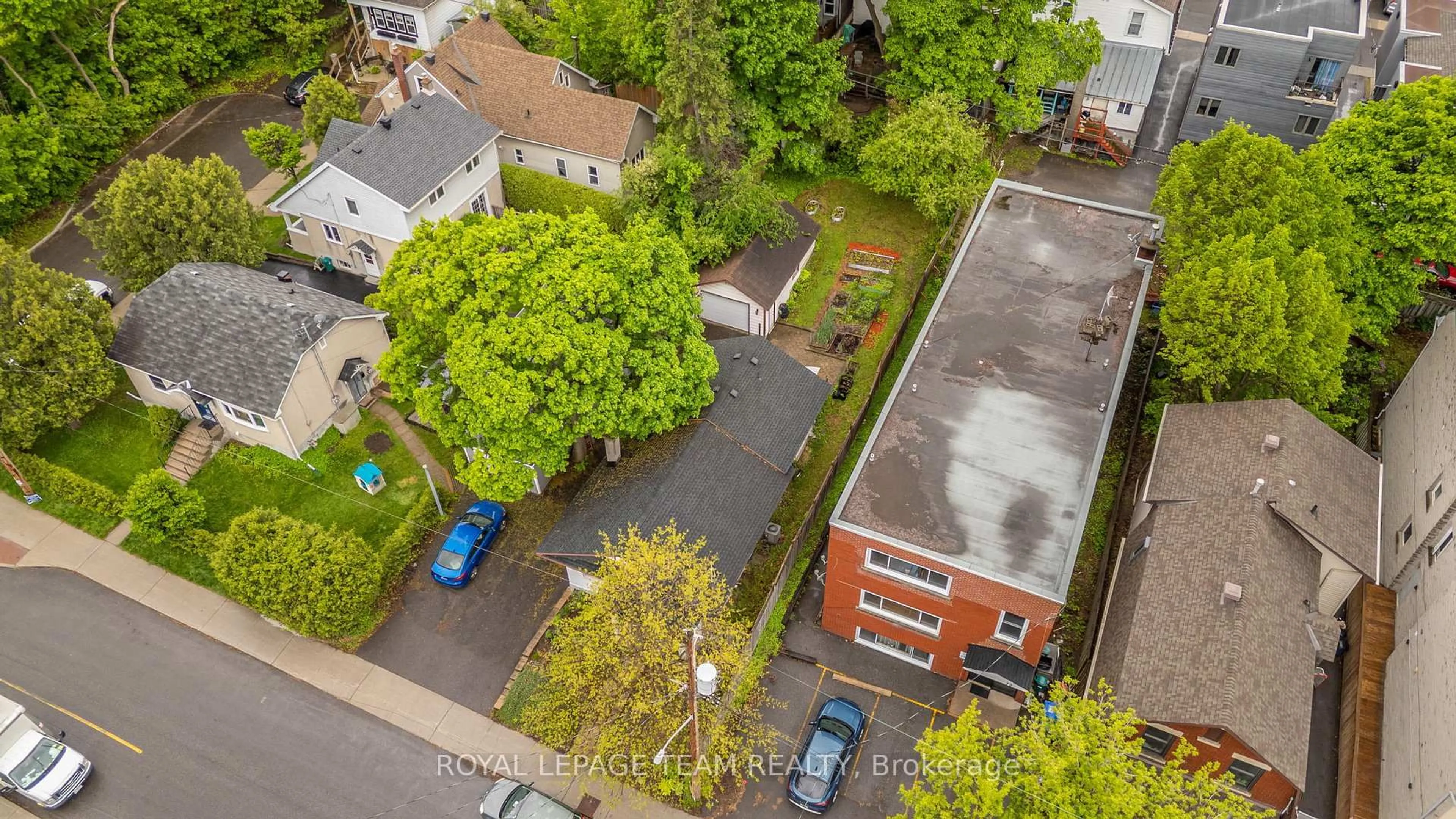 A pic from outside/outdoor area/front of a property/back of a property/a pic from drone, street for 74 St Francis St, Ottawa Ontario K1Y 1W7