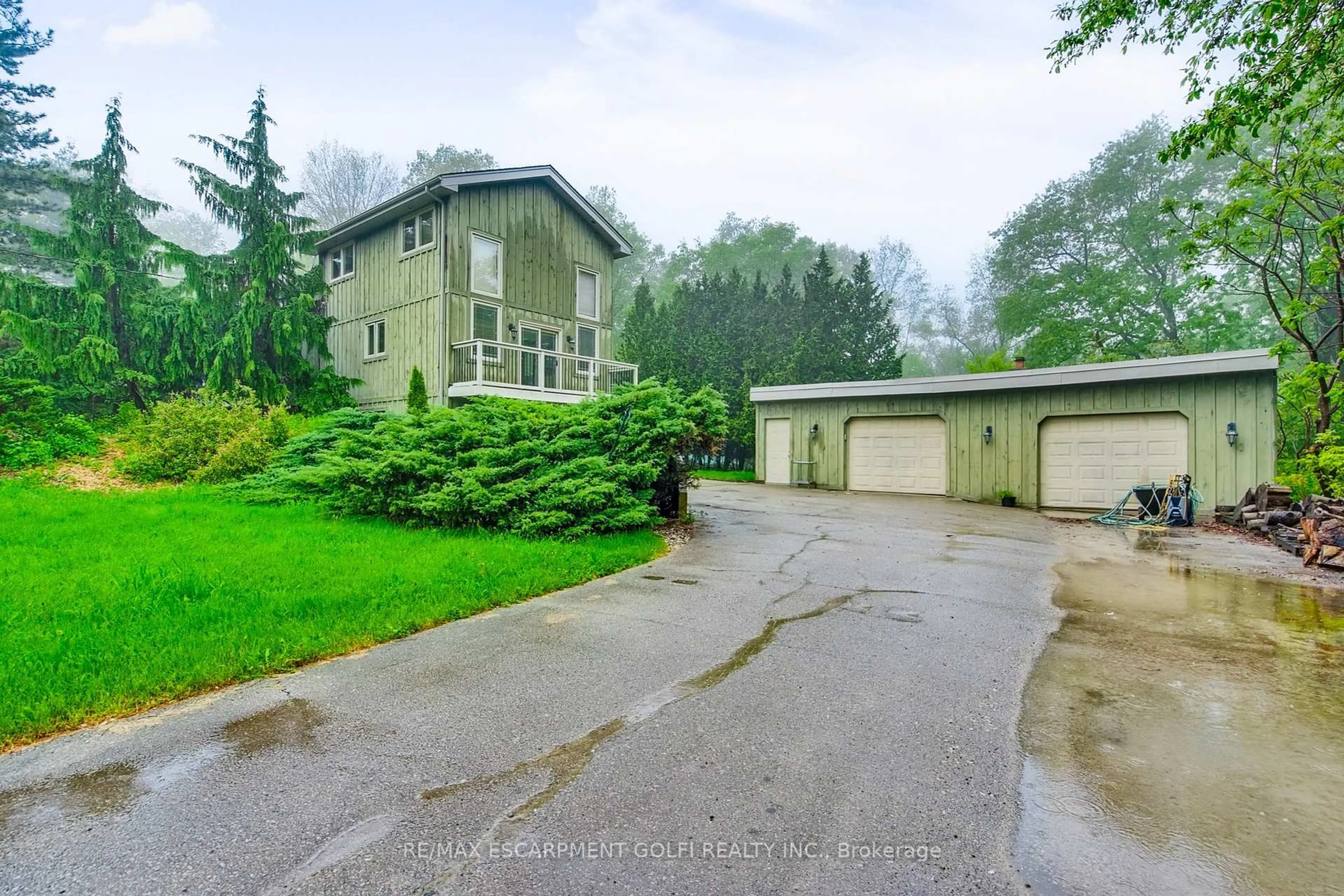 A pic from outside/outdoor area/front of a property/back of a property/a pic from drone, street for 693 Powerline Rd, Hamilton Ontario L0R 1T0