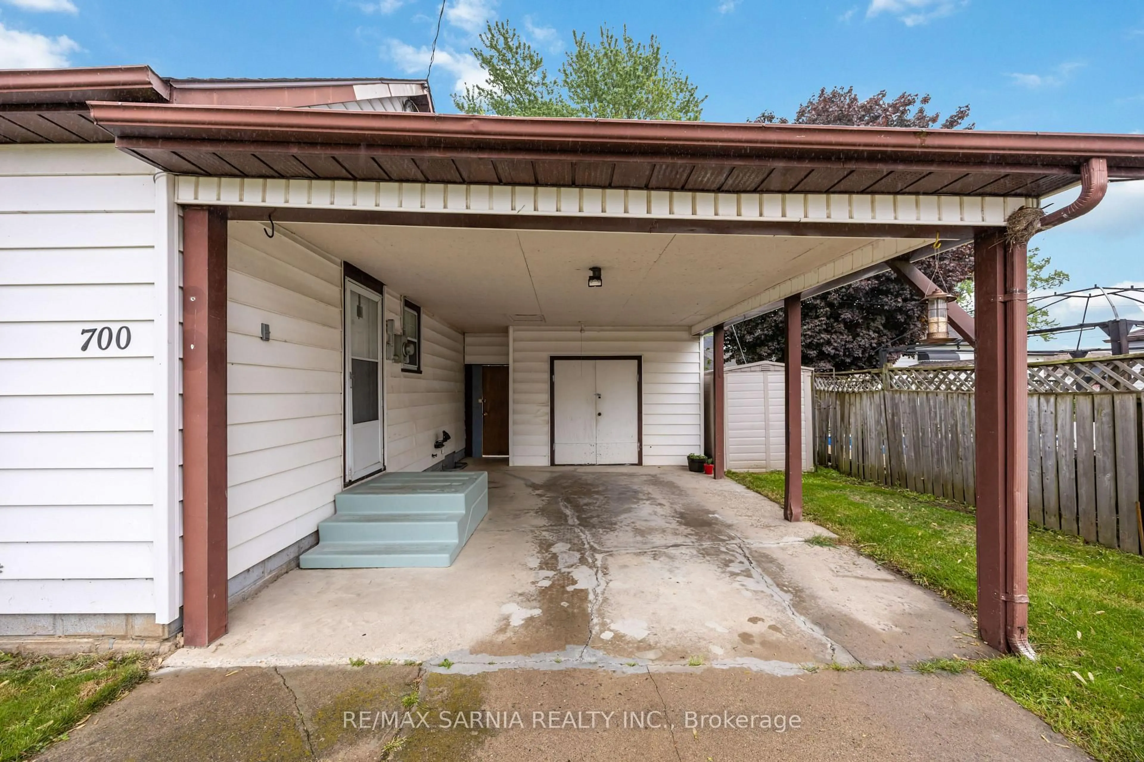 Unknown for 700 Wallace St, Chatham-Kent Ontario N8A 1K2