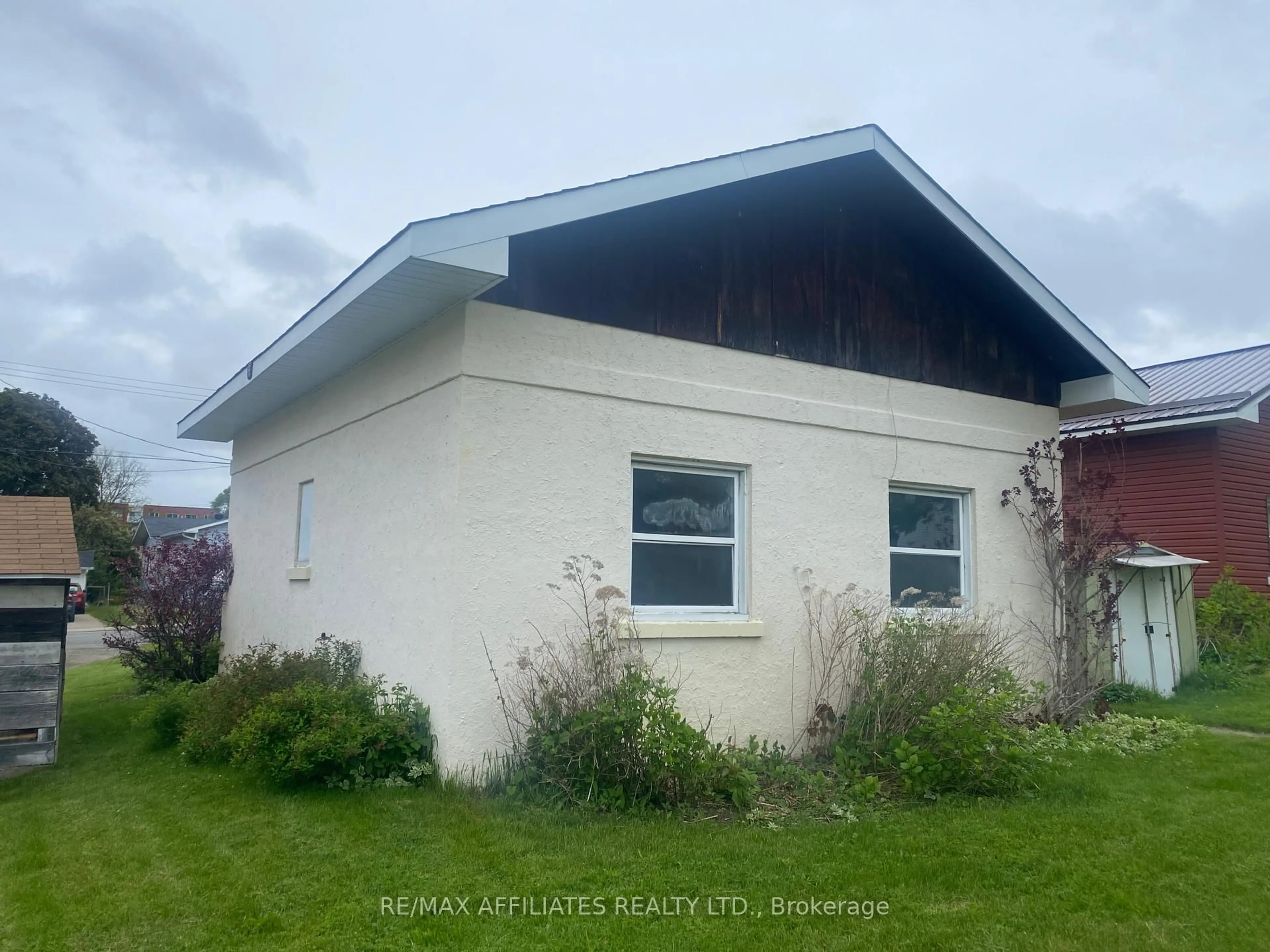 Unknown for 7 Mckenzie Ave, Smiths Falls Ontario K7A 3G4