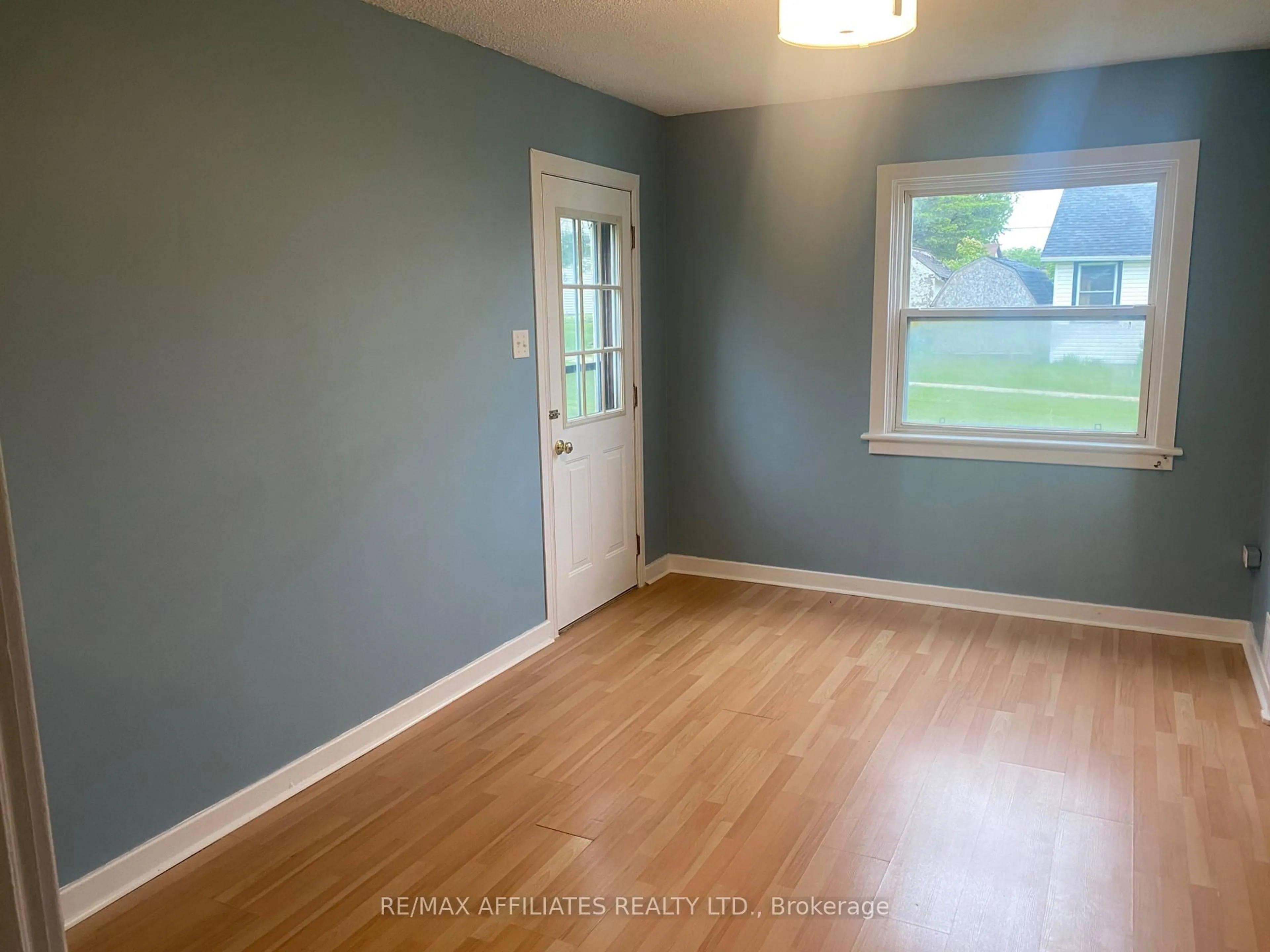 A pic of a room for 7 Mckenzie Ave, Smiths Falls Ontario K7A 3G4