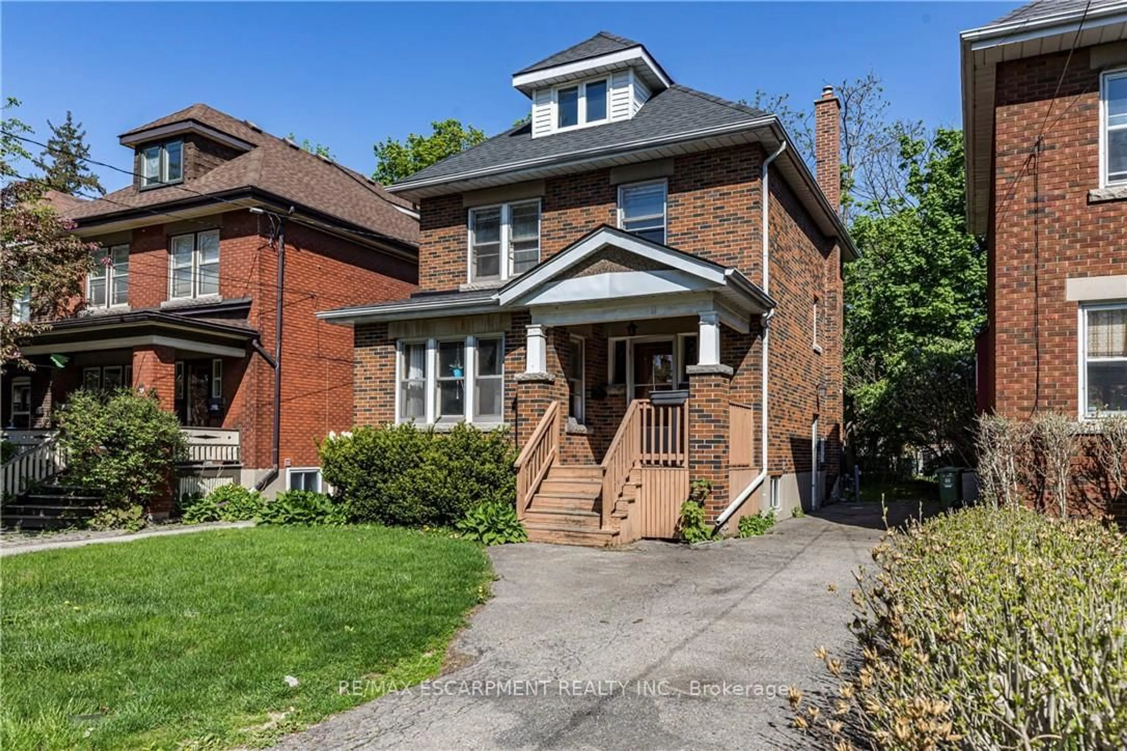 Home with brick exterior material, street for 44 Dalewood Cres, Hamilton Ontario L8S 4B6