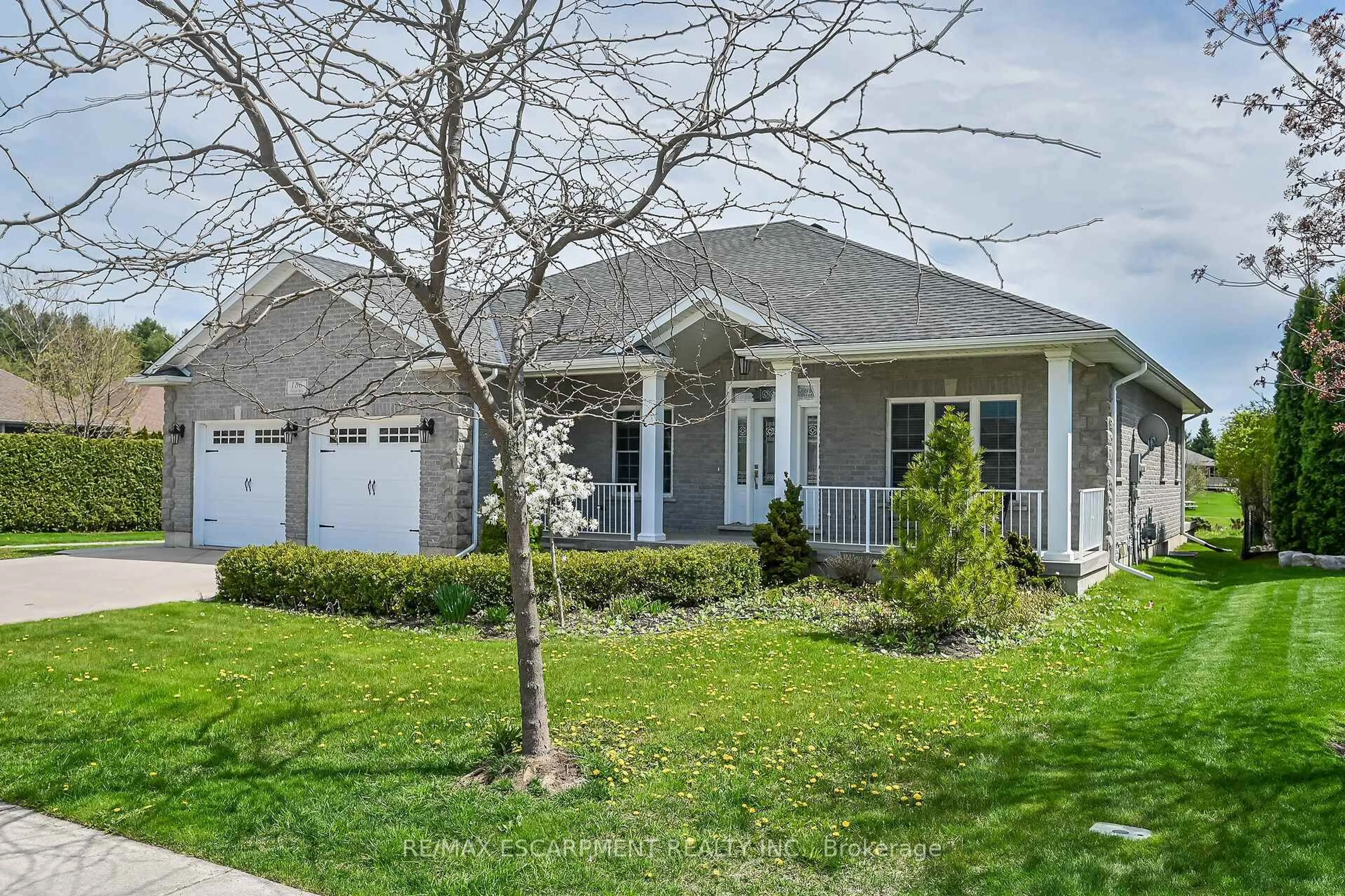 Home with vinyl exterior material, street for 186 Donjon Blvd, Norfolk Ontario N0A 1N7