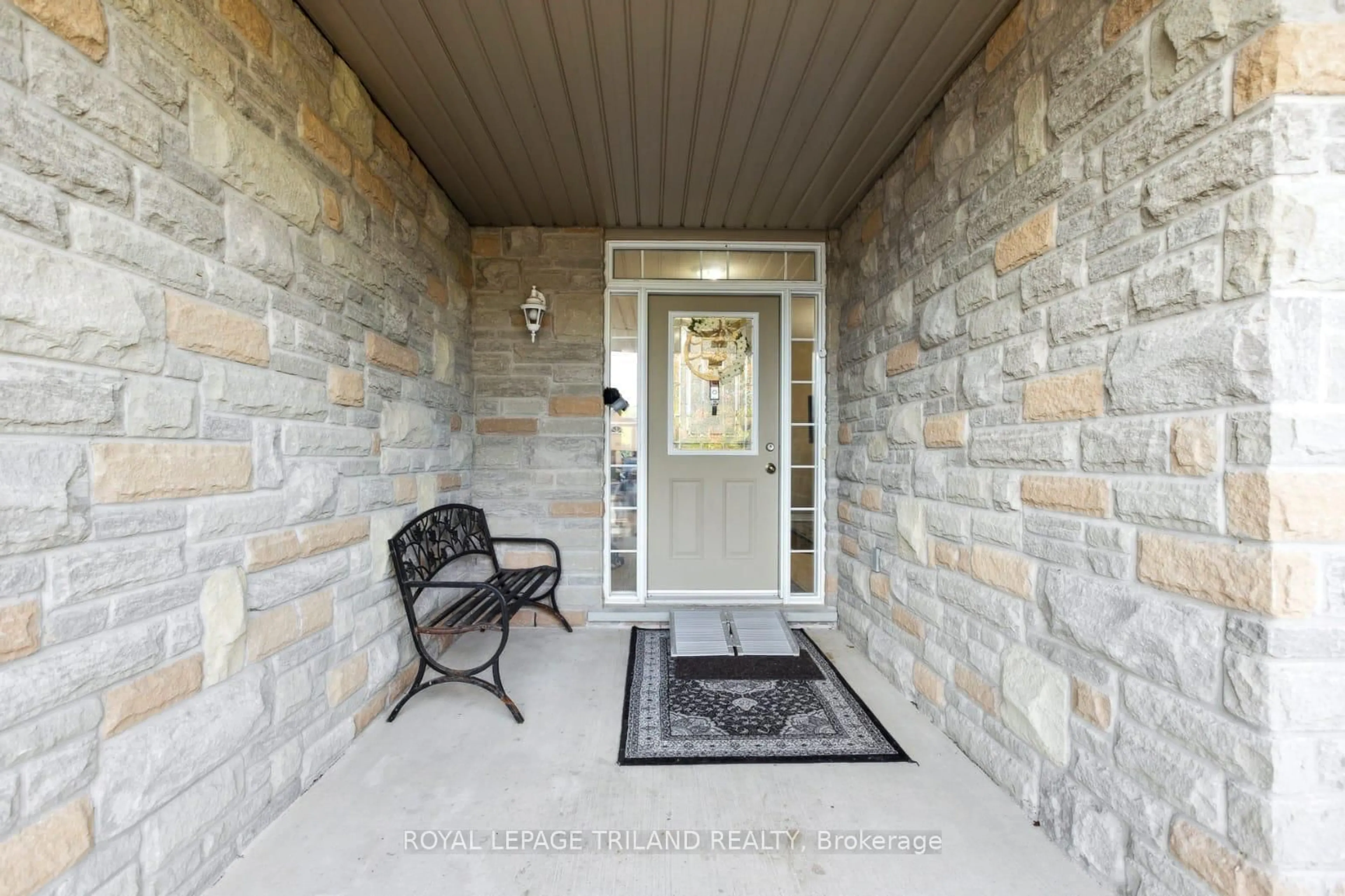 Indoor entryway for 161 Hayward Crt, Guelph/Eramosa Ontario N0B 2K0