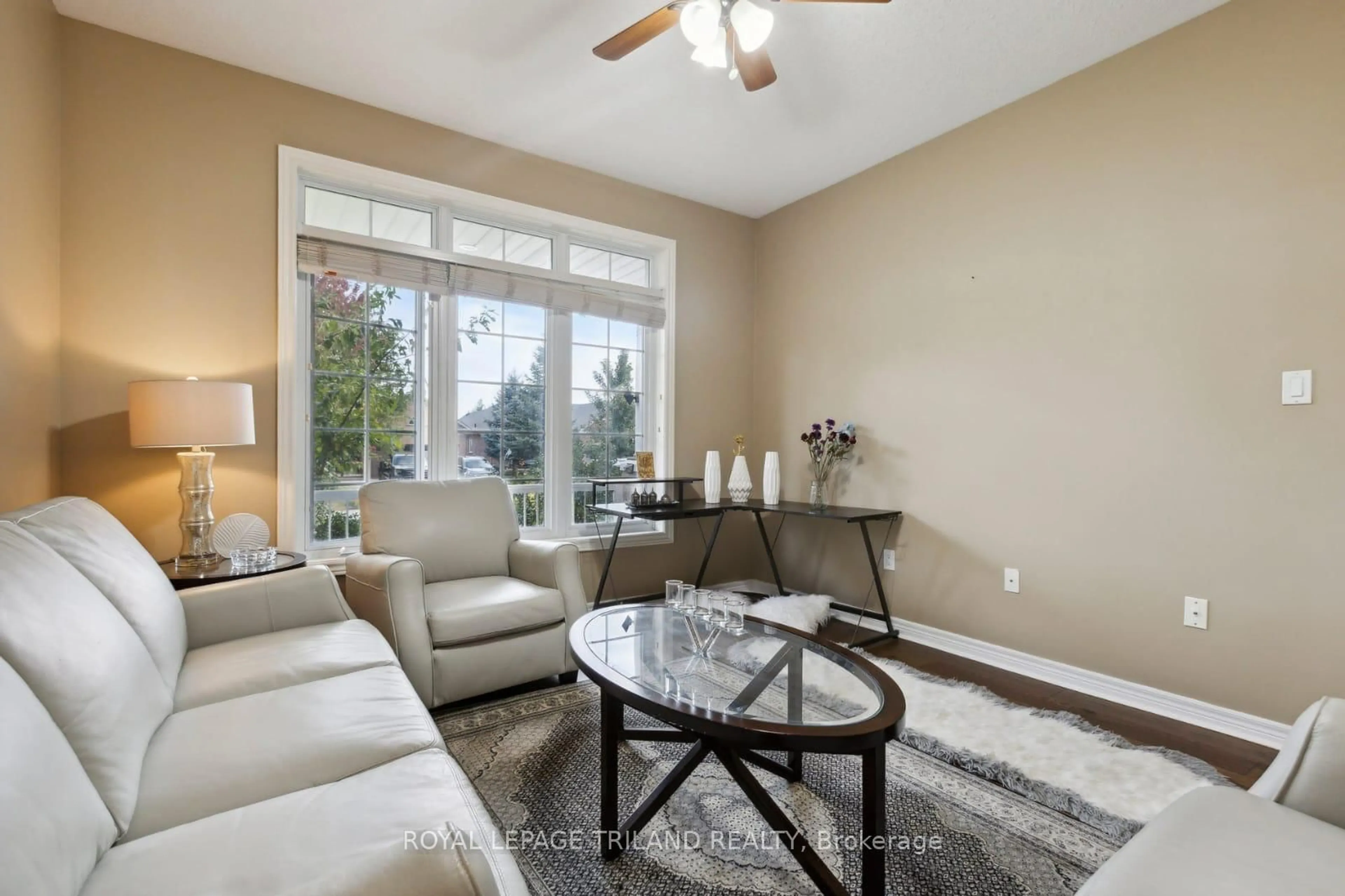 Living room with furniture, unknown for 161 Hayward Crt, Guelph/Eramosa Ontario N0B 2K0