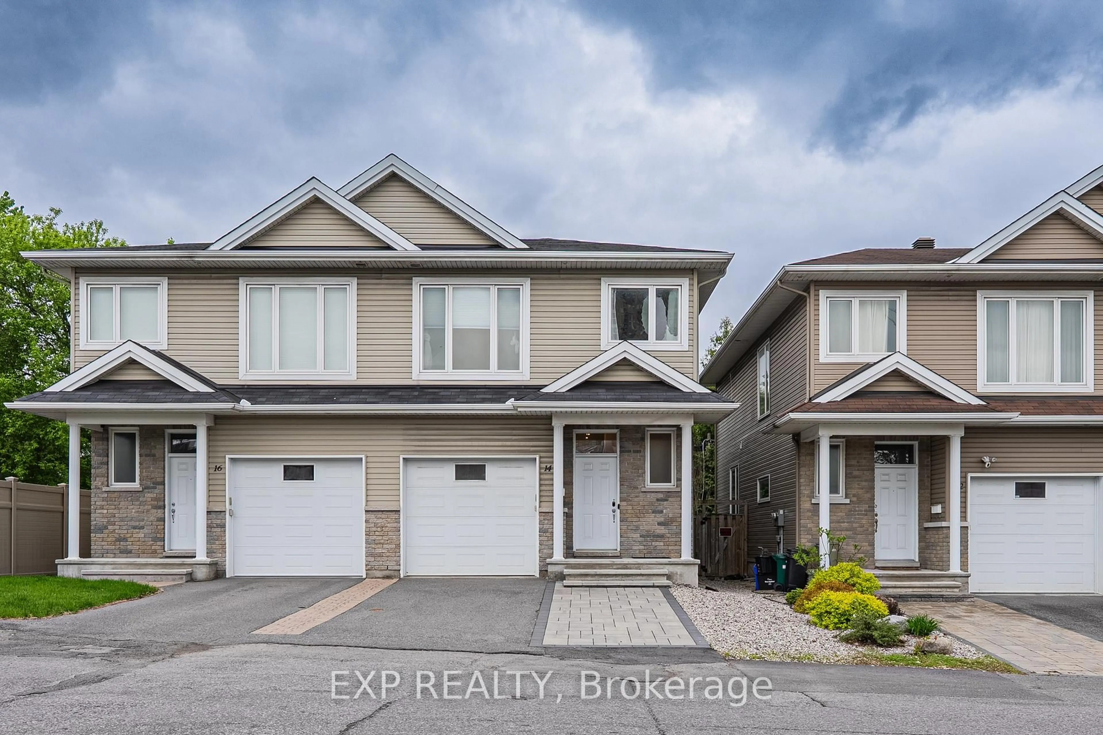 A pic from outside/outdoor area/front of a property/back of a property/a pic from drone, street for 14 CAMIL St, Ottawa Ontario K1K 0X1