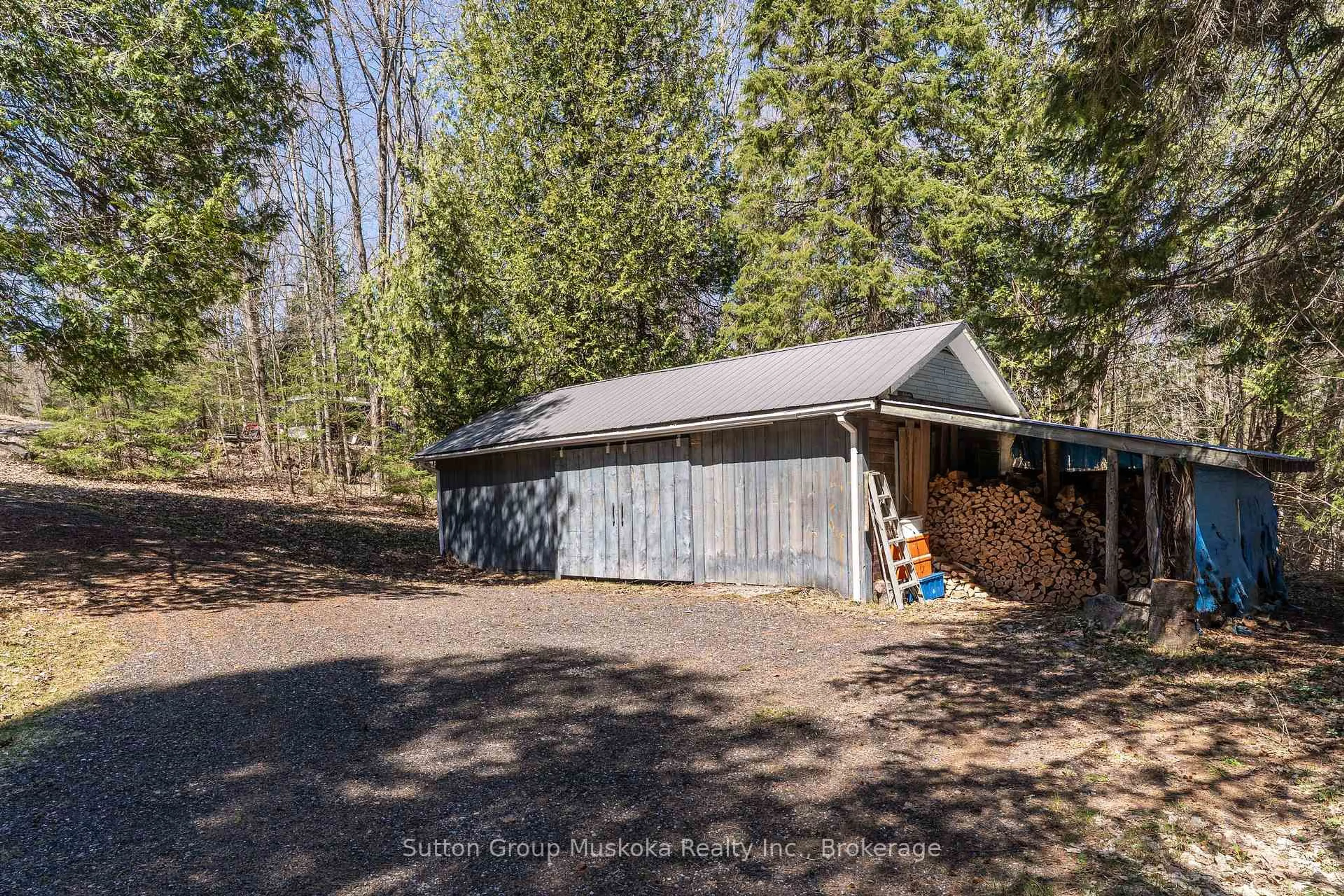 Shed for 124 Old School House Rd, Huntsville Ontario P1H 2J4