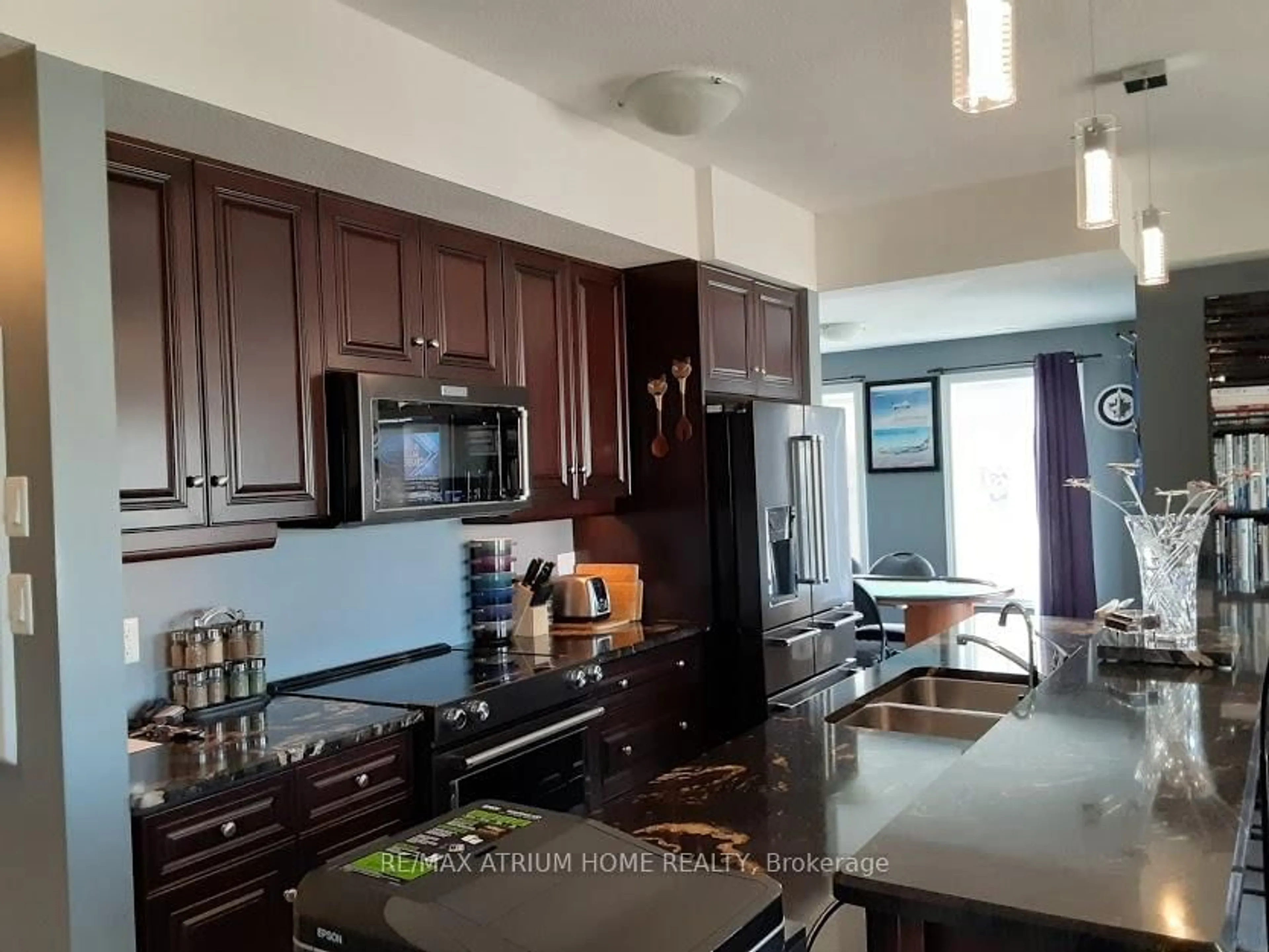 Open concept kitchen, ceramic/tile floor for 70 Willowrun Dr #E8, Kitchener Ontario N2A 0J3