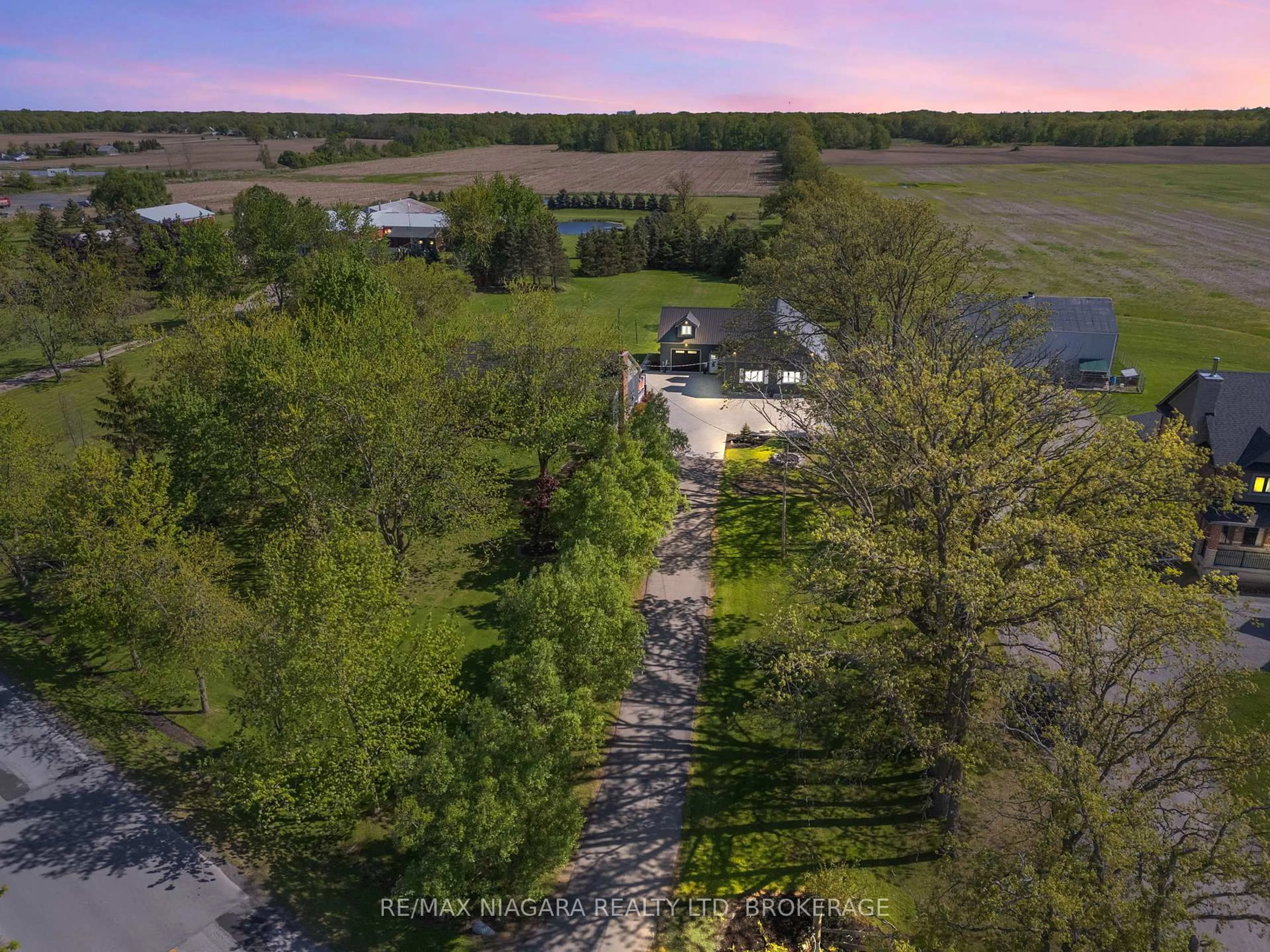 A pic from outside/outdoor area/front of a property/back of a property/a pic from drone, water/lake/river/ocean view for 8636 Sixteen Rd, West Lincoln Ontario L0R 1E0