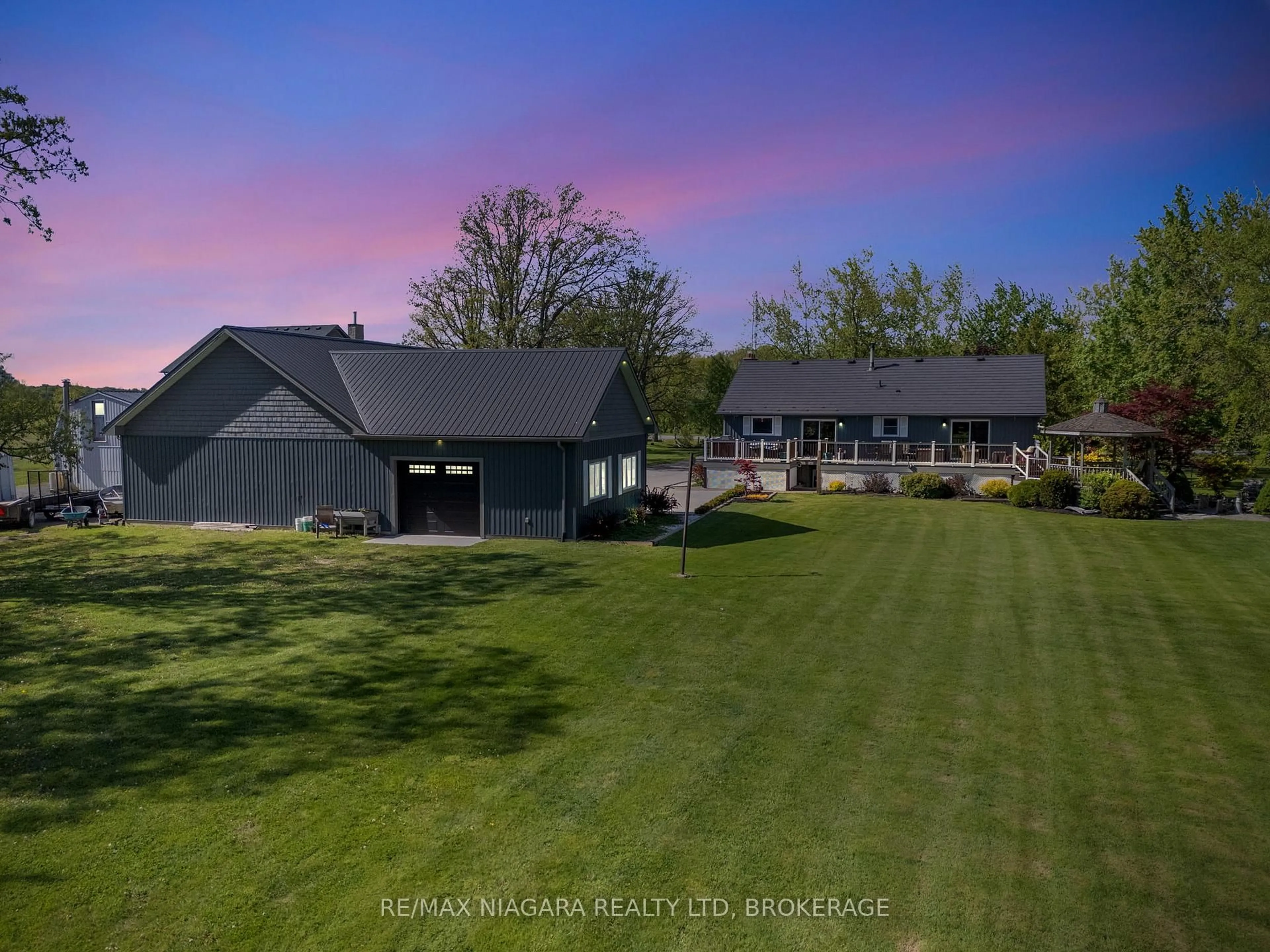 A pic from outside/outdoor area/front of a property/back of a property/a pic from drone, mountain view for 8636 Sixteen Rd, West Lincoln Ontario L0R 1E0