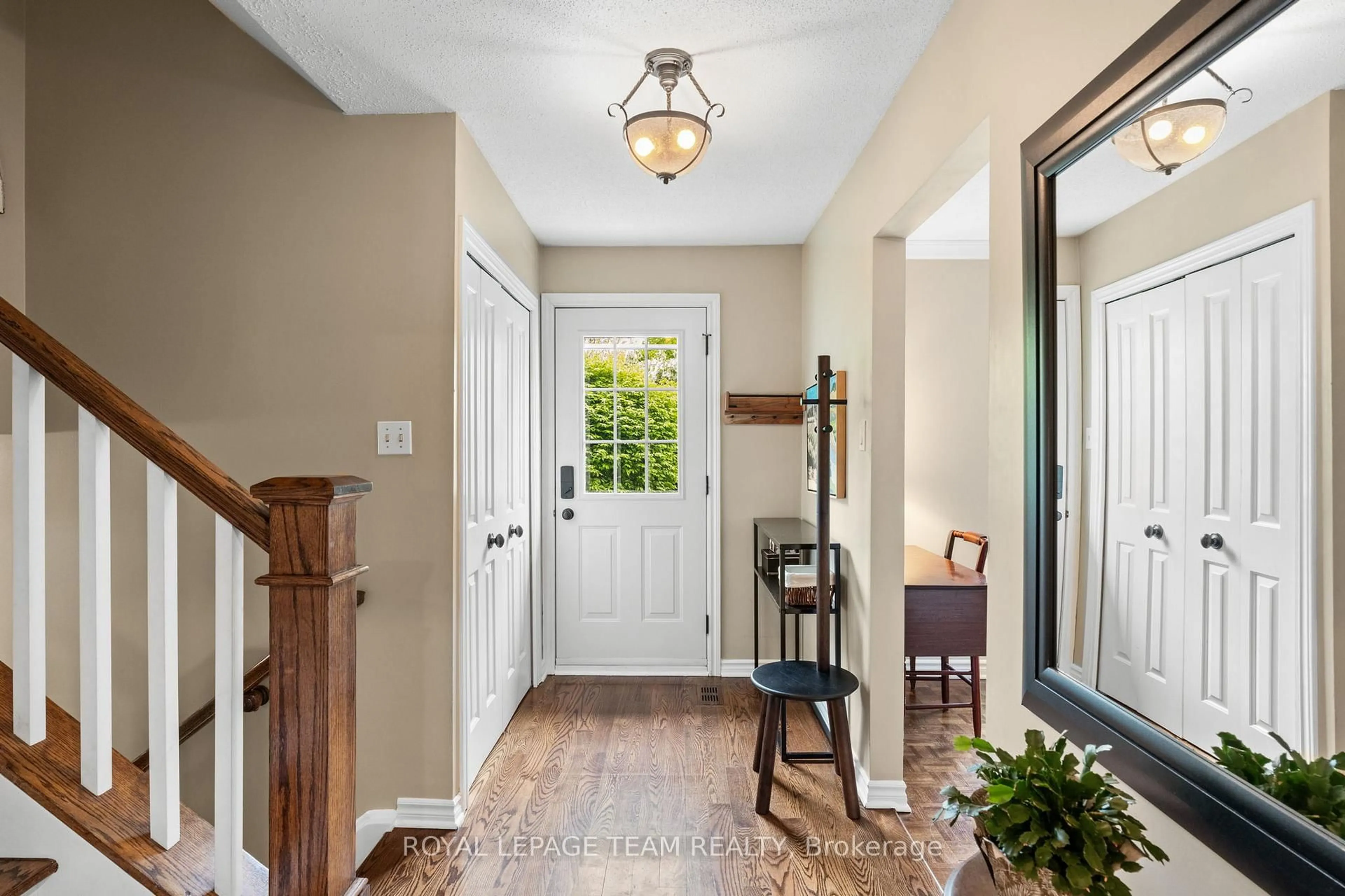 Indoor entryway for 22 Juniper Crt, Ottawa Ontario K2E 5M6