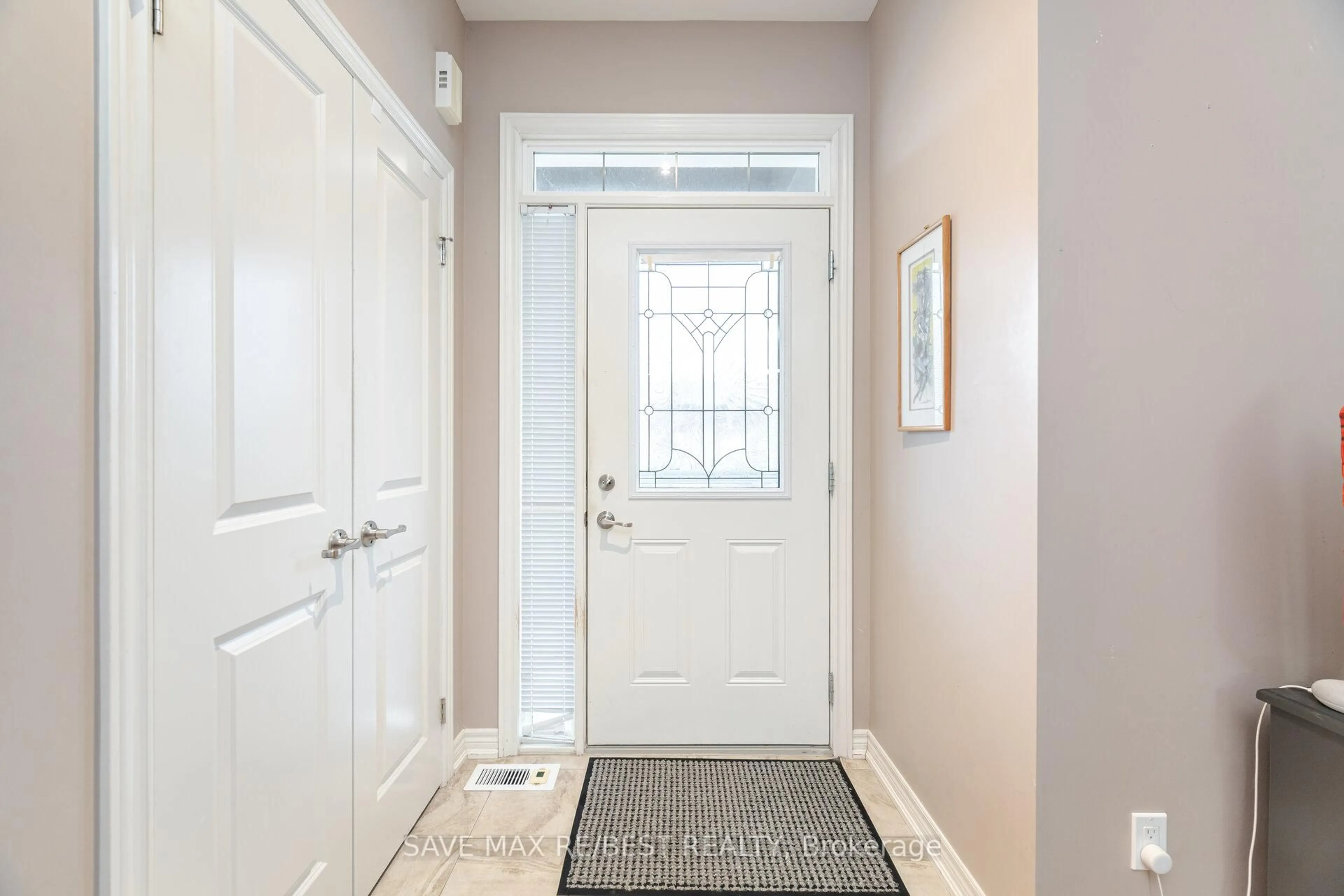 Indoor entryway for 7 Glory Hill Rd, St. Catharines Ontario L2P 0C7