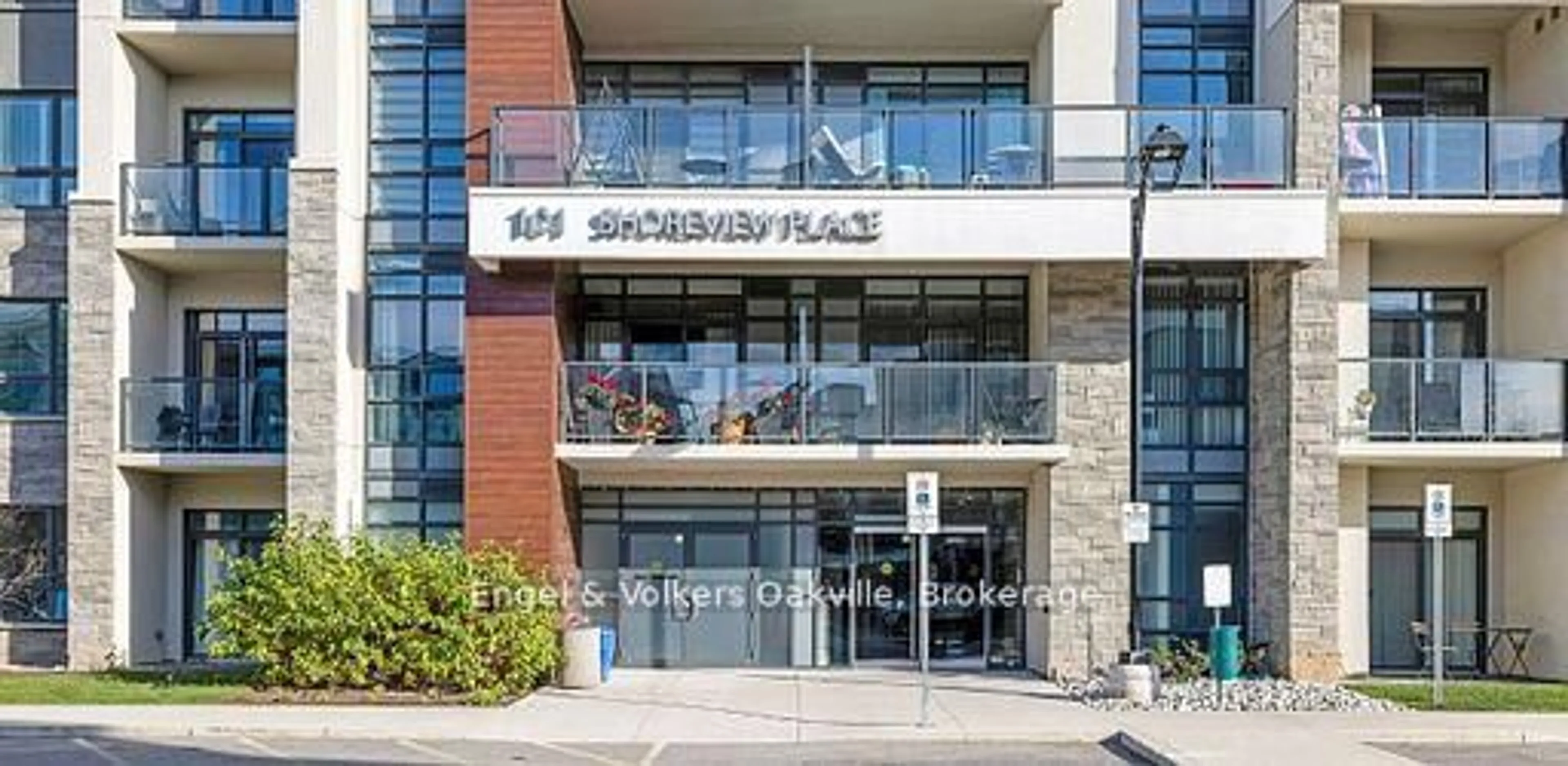 Indoor foyer for 101 Shoreview Pl #530, Hamilton Ontario L8E 0K2