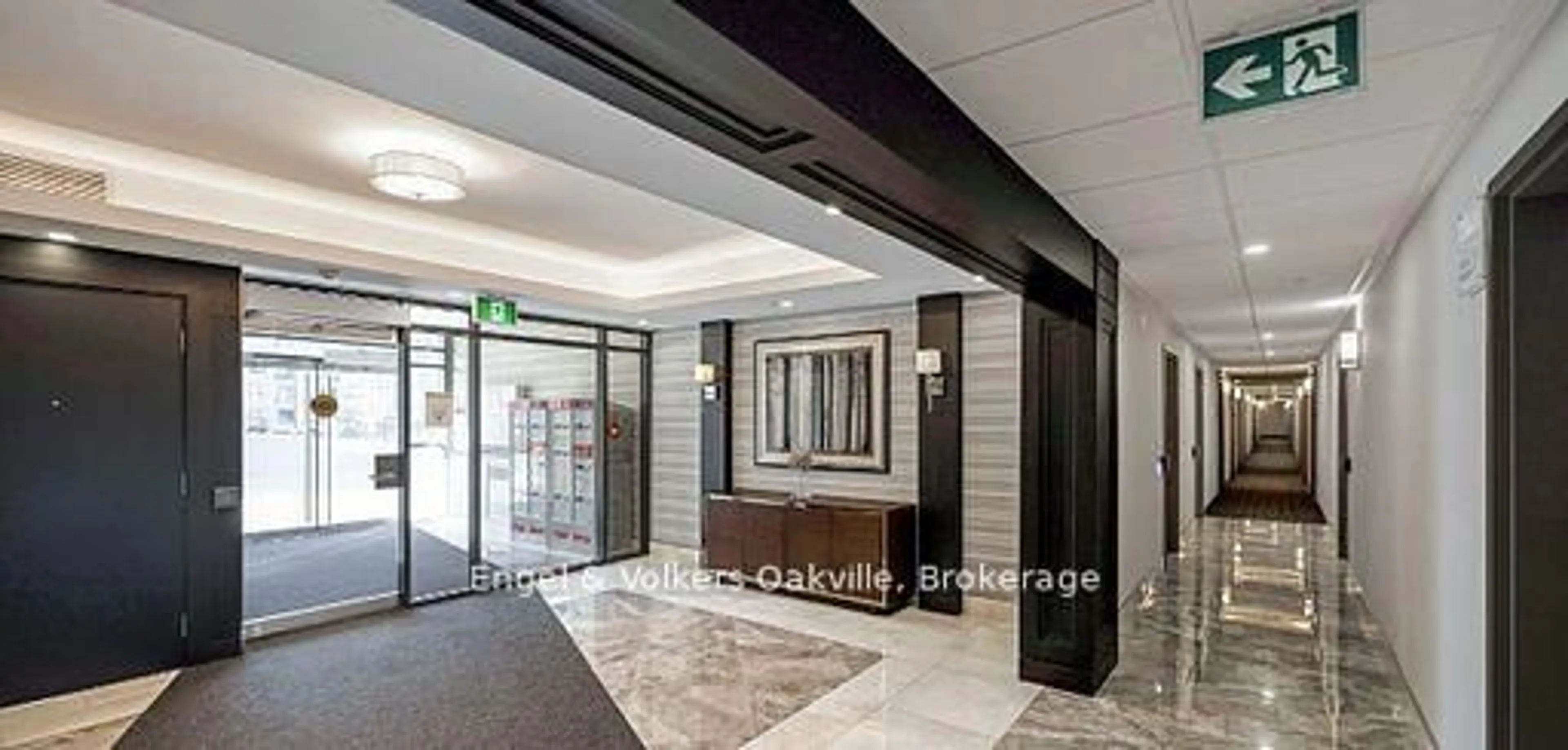 Indoor foyer for 101 Shoreview Pl #530, Hamilton Ontario L8E 0K2