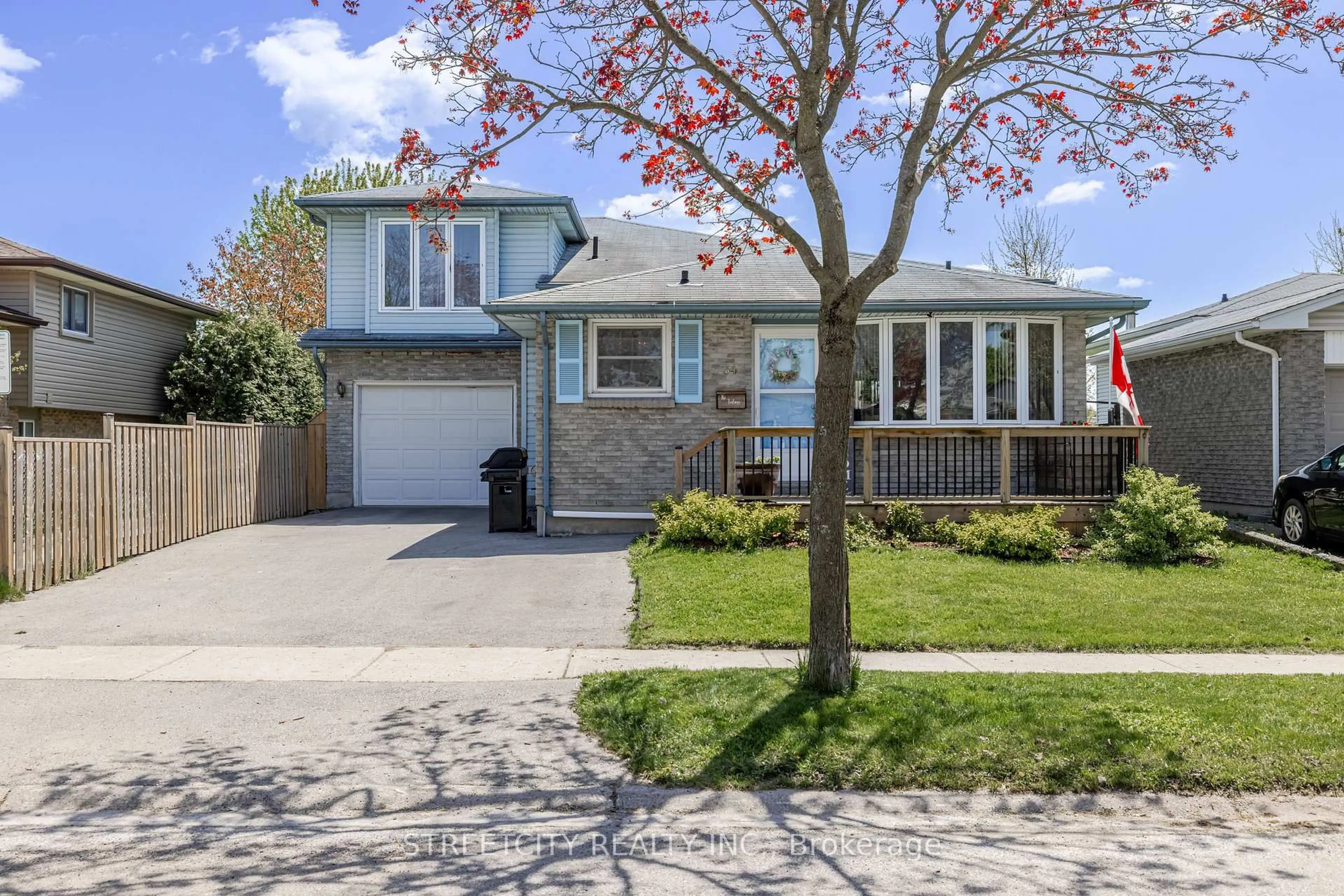 Home with vinyl exterior material, street for 34 BRIDLINGTON Rd, London South Ontario N6E 1X4