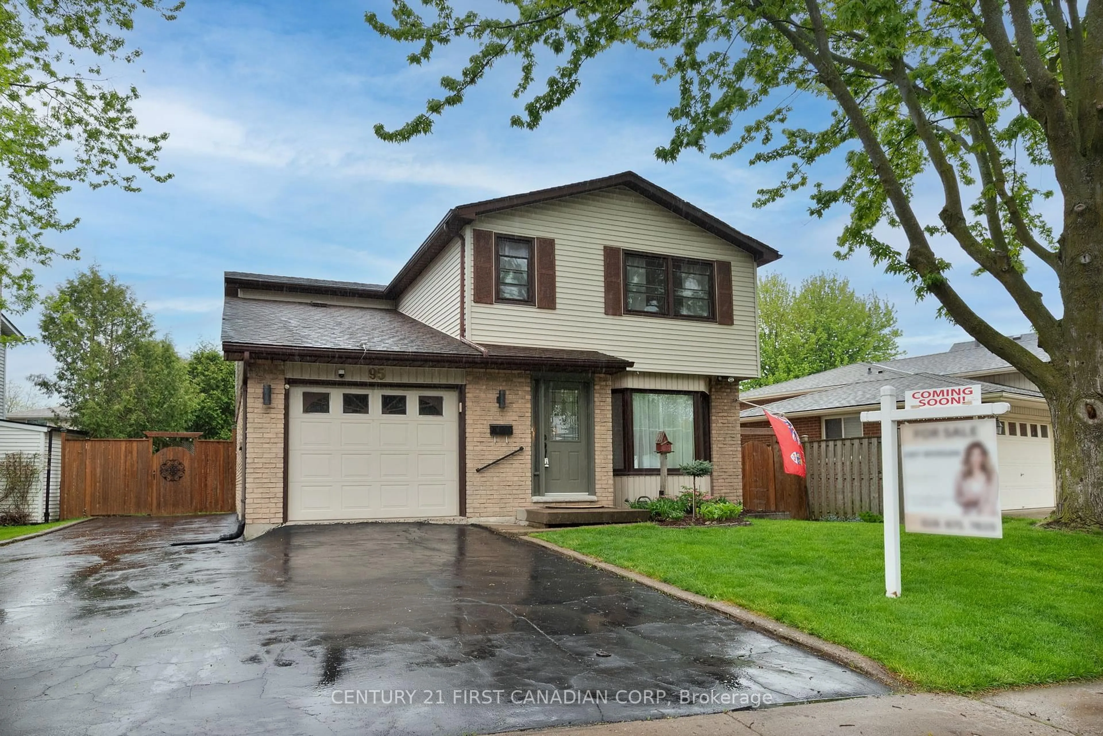 Home with vinyl exterior material, street for 95 Bexhill Dr, London South Ontario N6E 1X1