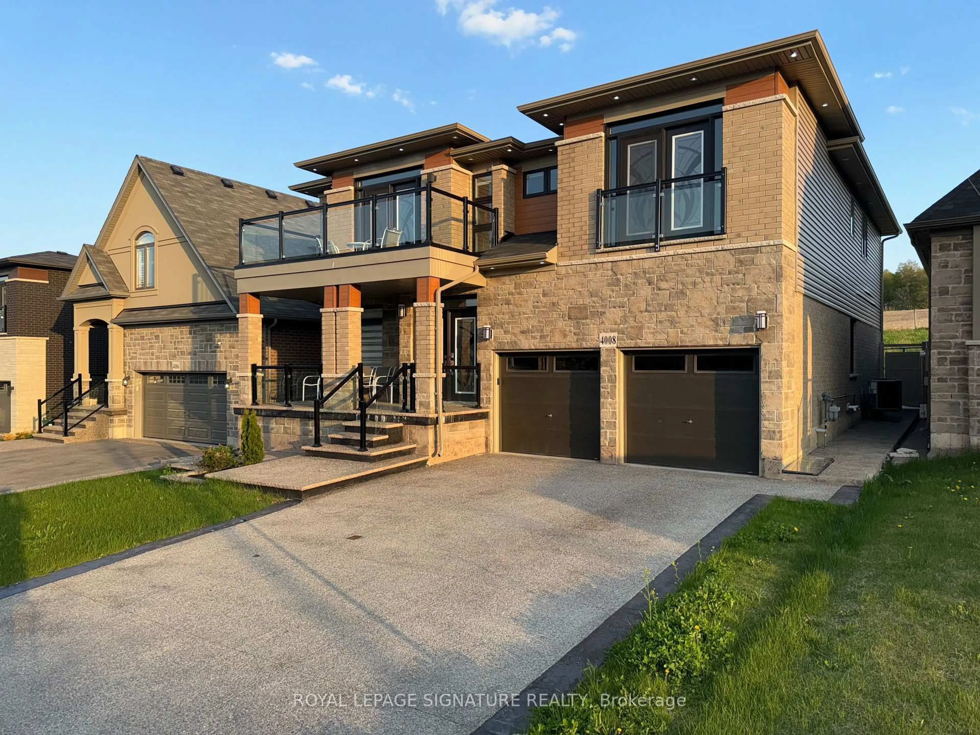 Home with brick exterior material, street for 4008 Highland Park Dr, Lincoln Ontario L3J 0T1