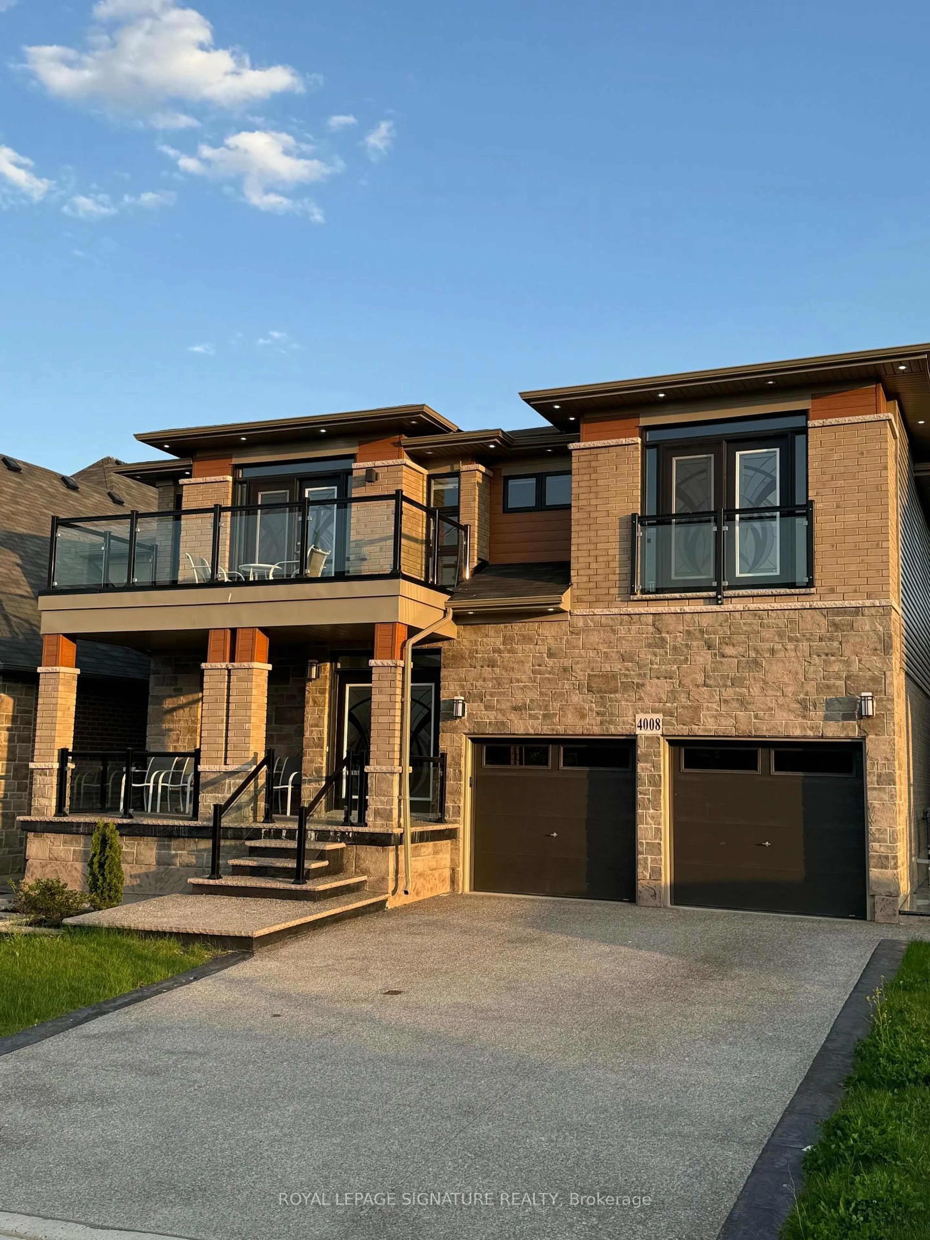 Home with brick exterior material, street for 4008 Highland Park Dr, Lincoln Ontario L3J 0T1