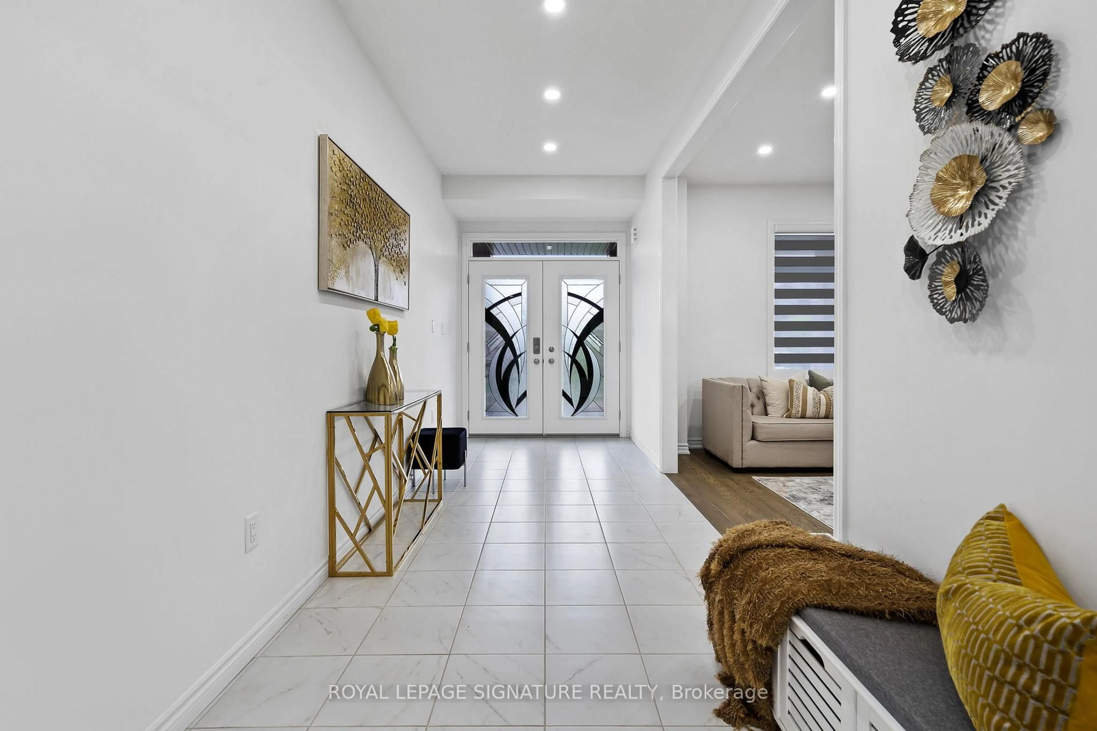 Indoor entryway for 4008 Highland Park Dr, Lincoln Ontario L3J 0T1