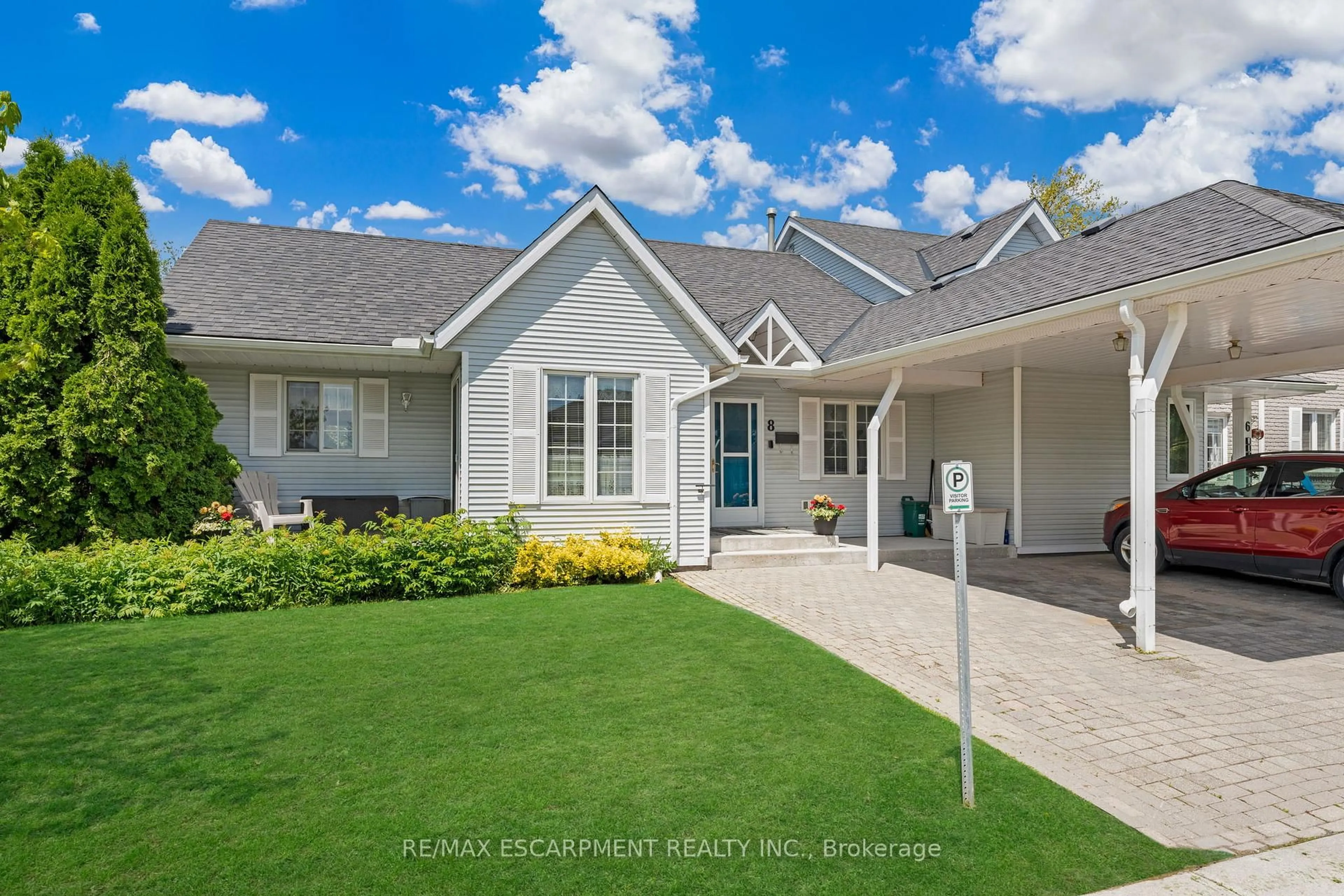 Home with vinyl exterior material, unknown for 8 Garden Dr, West Lincoln Ontario L0R 2A0