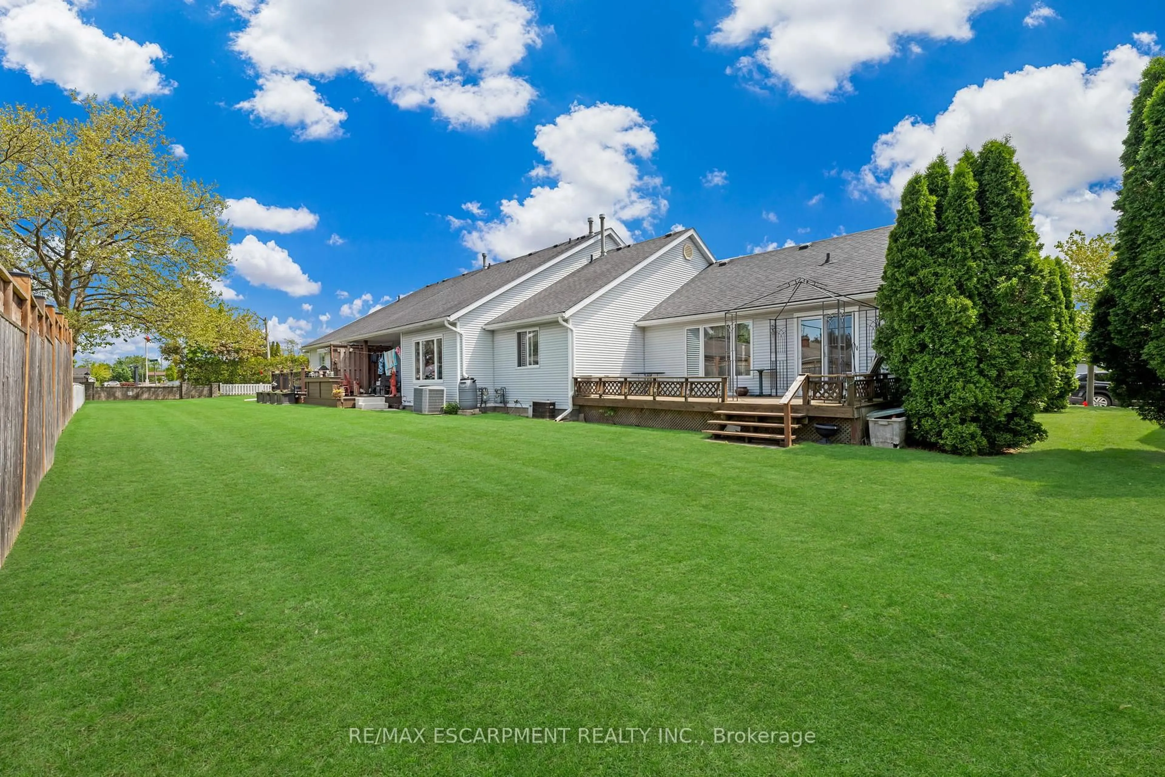 A pic from outside/outdoor area/front of a property/back of a property/a pic from drone, water/lake/river/ocean view for 8 Garden Dr, West Lincoln Ontario L0R 2A0