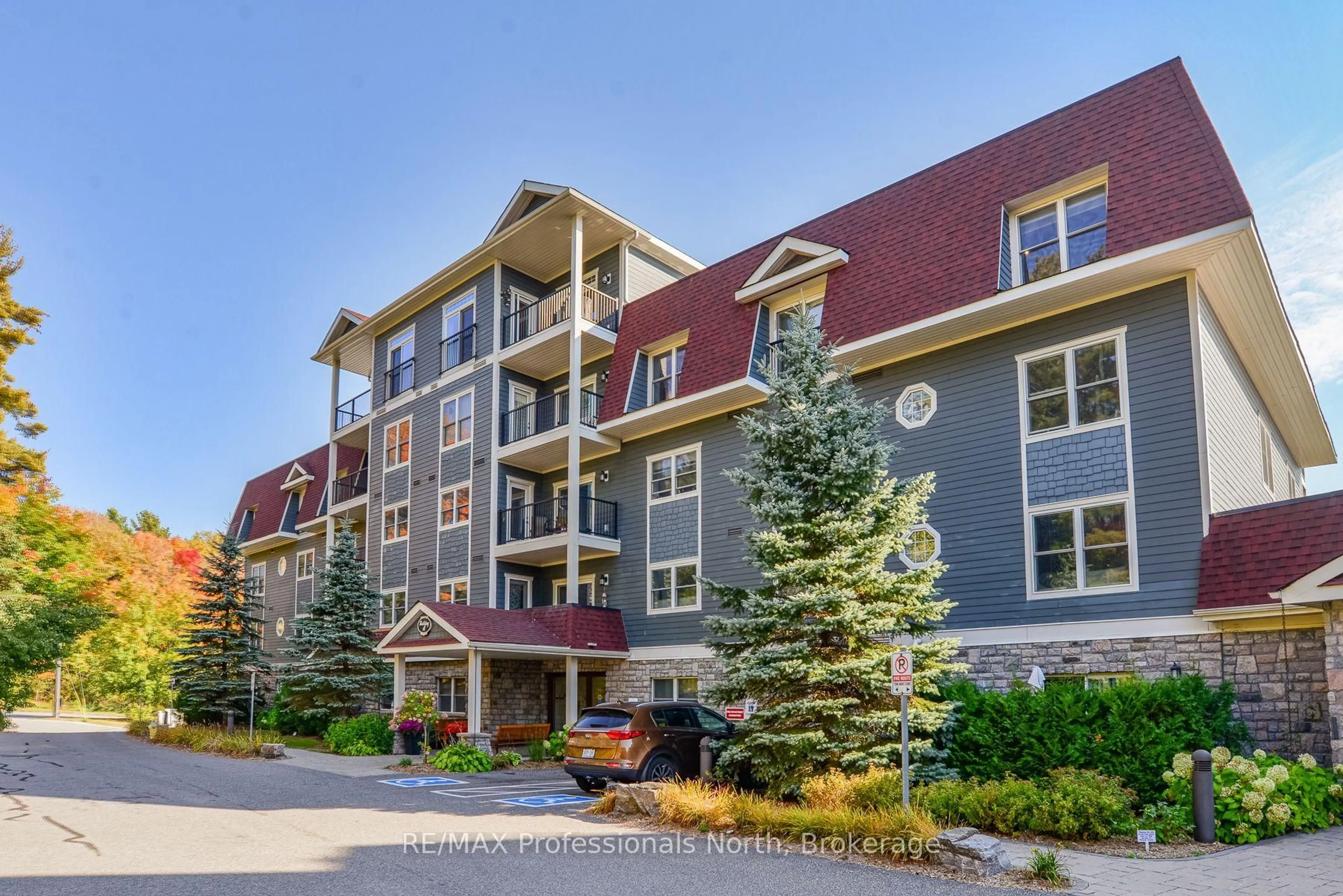 Indoor foyer for 10A Kimberley Ave #304, Bracebridge Ontario P1L 0A4