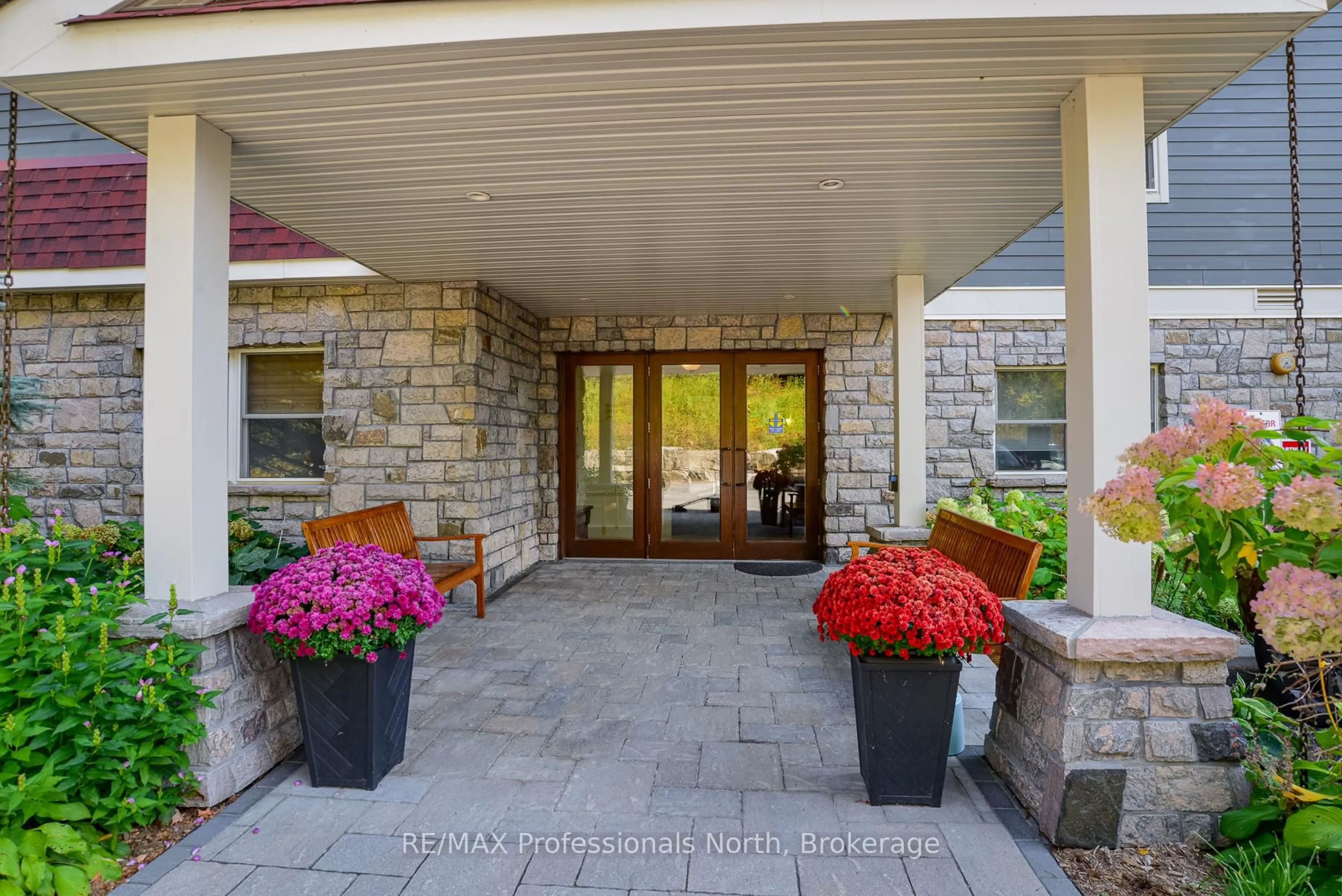 Indoor entryway for 10A Kimberley Ave #304, Bracebridge Ontario P1L 0A4