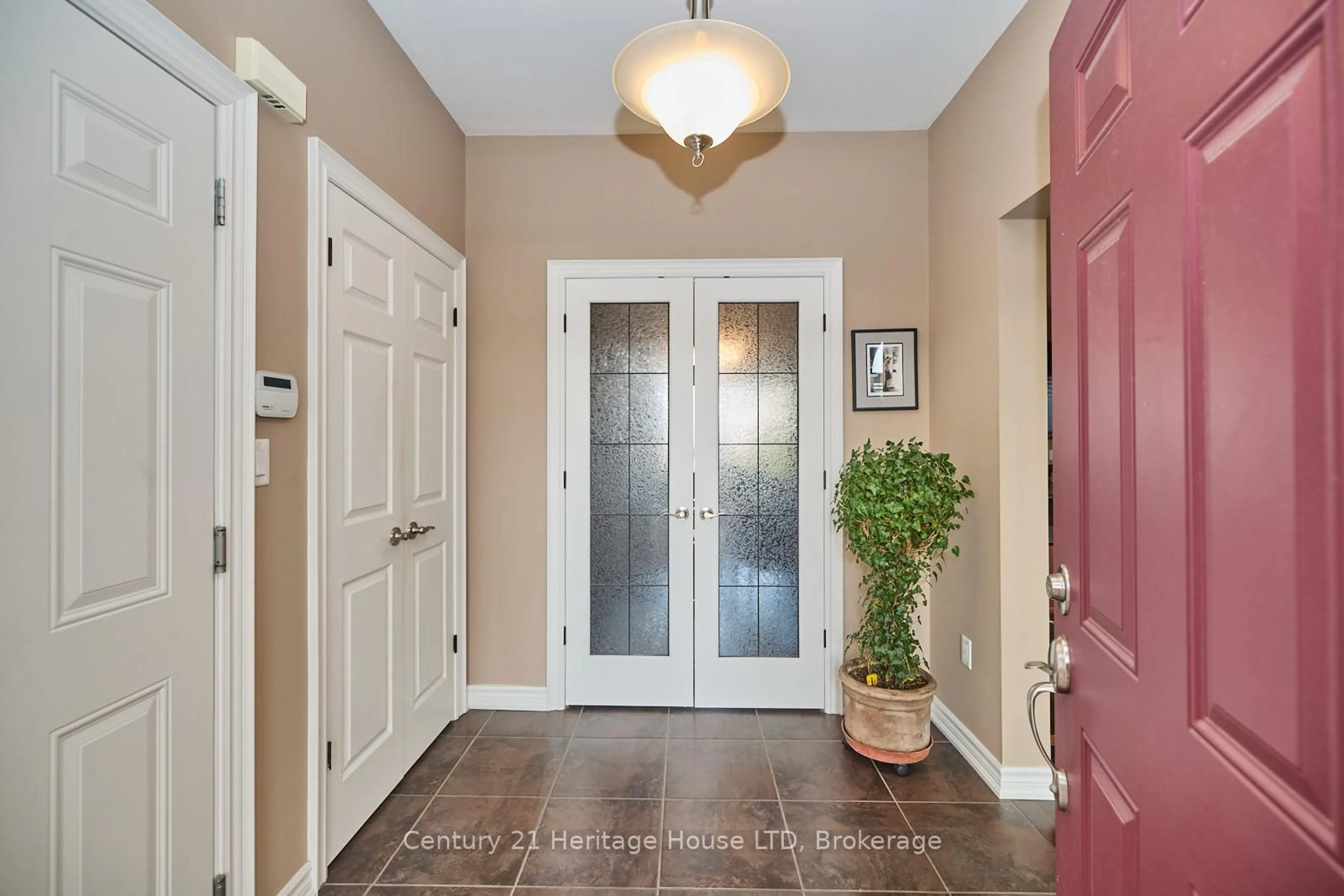 Indoor entryway for 6405 Graham St, Niagara Falls Ontario L2H 3M6