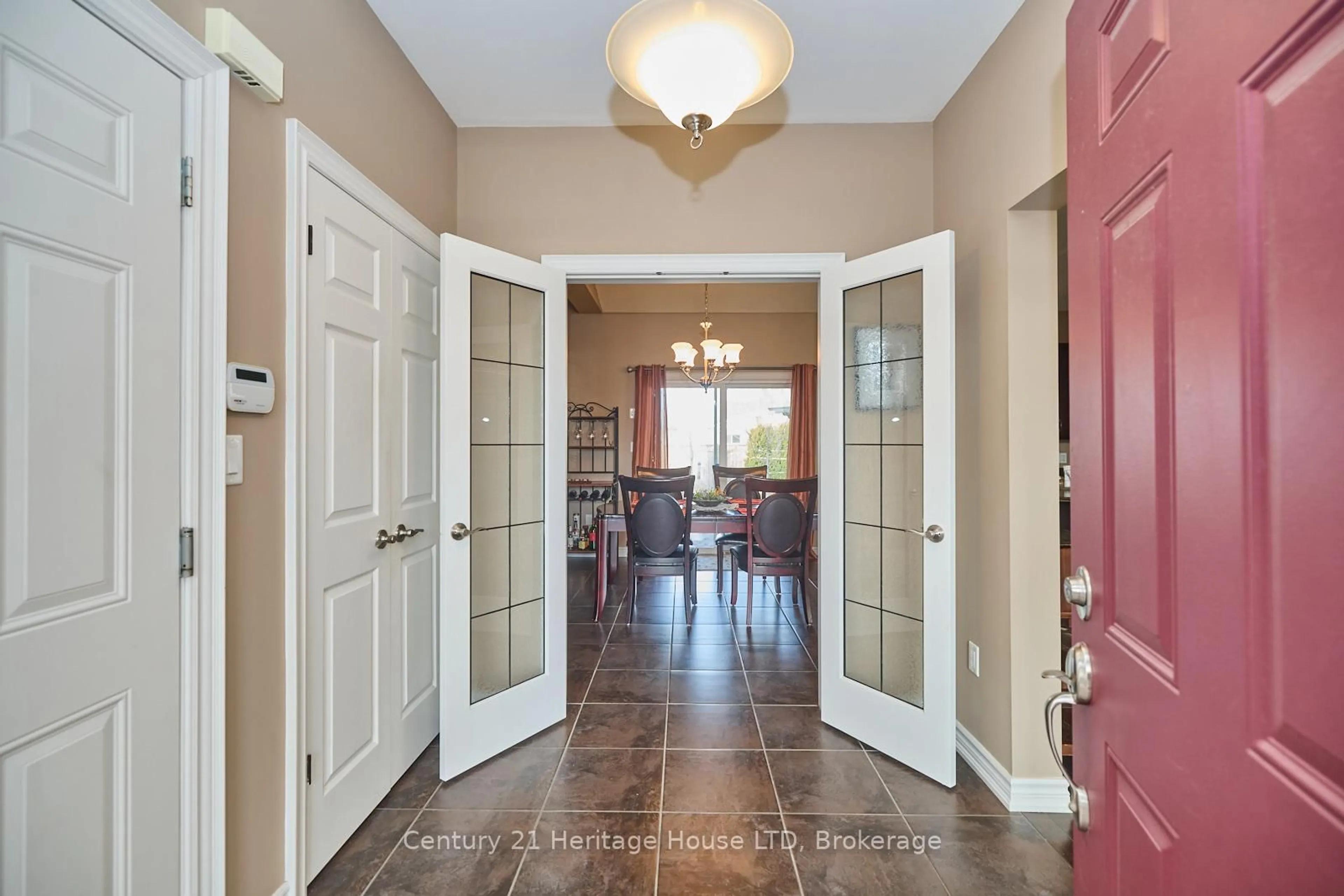 Indoor entryway for 6405 Graham St, Niagara Falls Ontario L2H 3M6