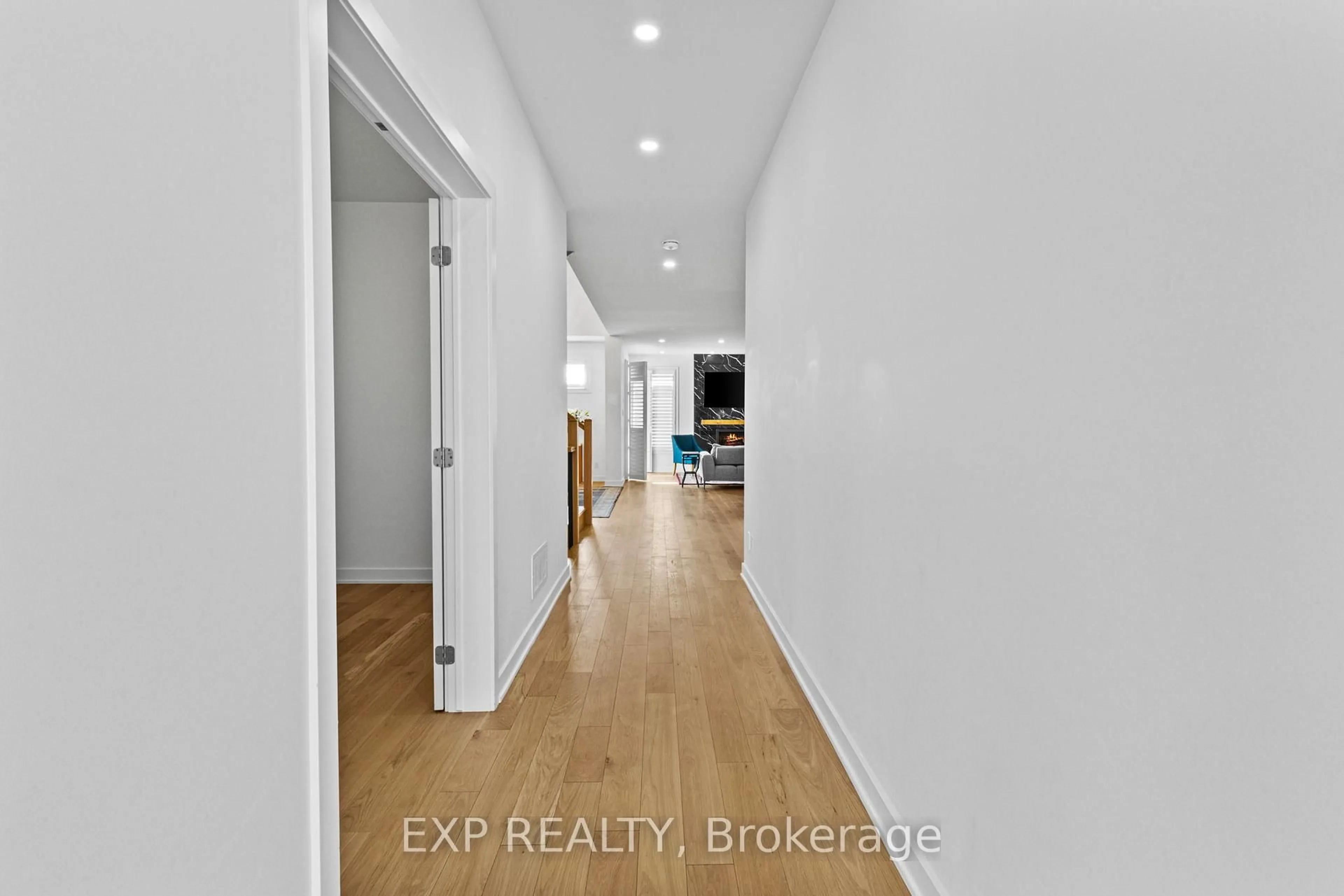 Indoor entryway for 4556 Kelly Farm Dr, Ottawa Ontario K1X 0G8