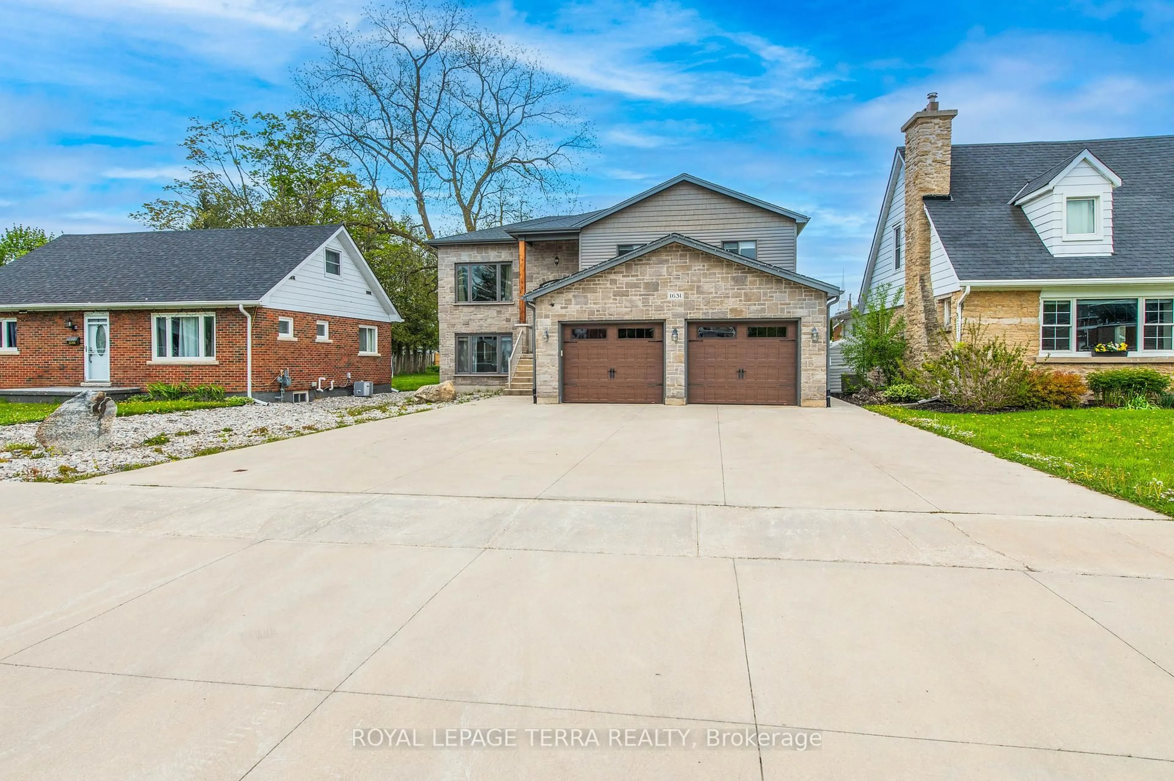 Home with brick exterior material, street for 1631 8th Ave, Owen Sound Ontario N4K 3B8