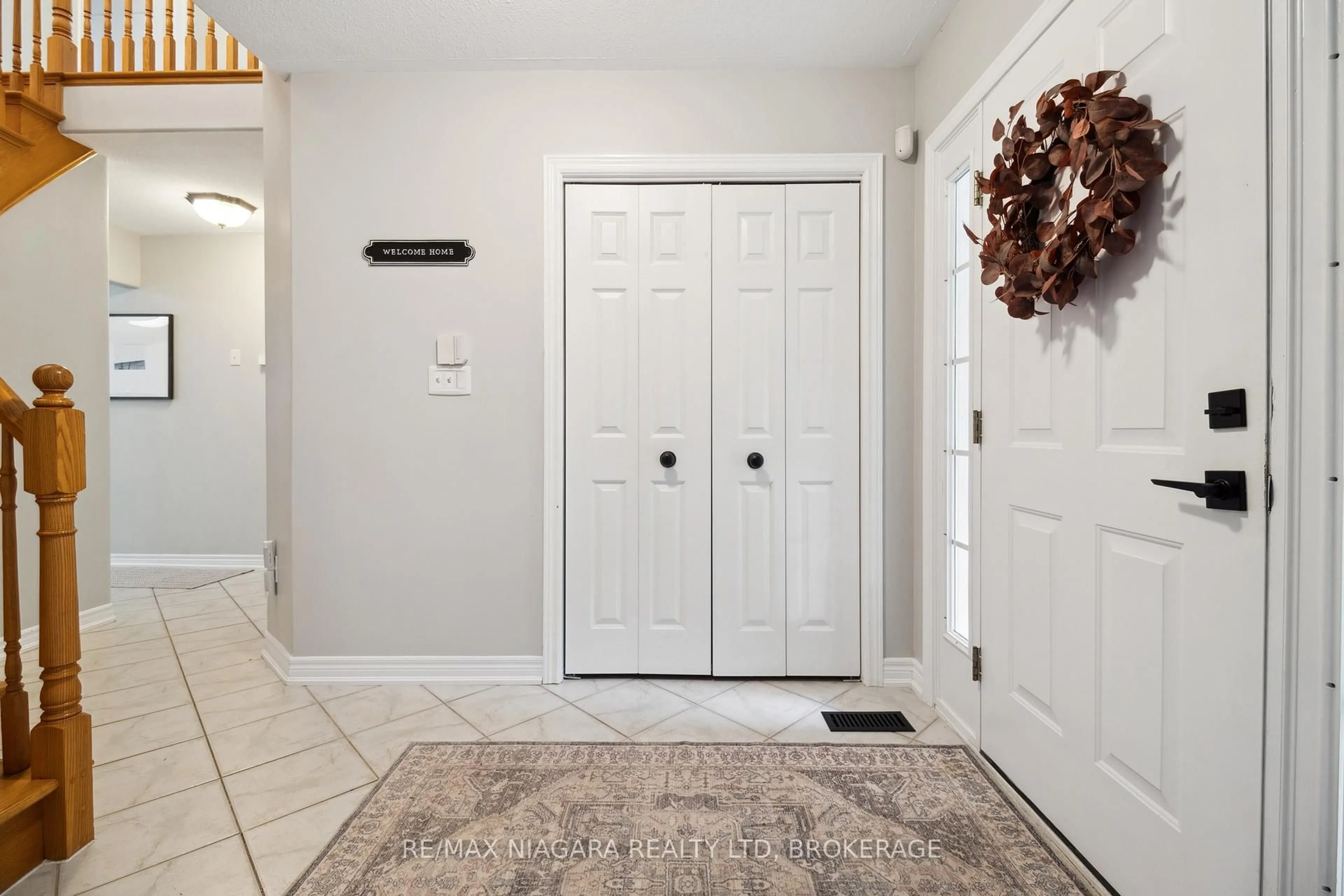 Indoor entryway for 7955 HARVEST Cres, Niagara Falls Ontario L2H 3G7