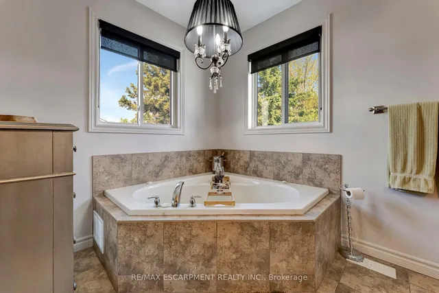 Additional property image - 130 Napoli Dr