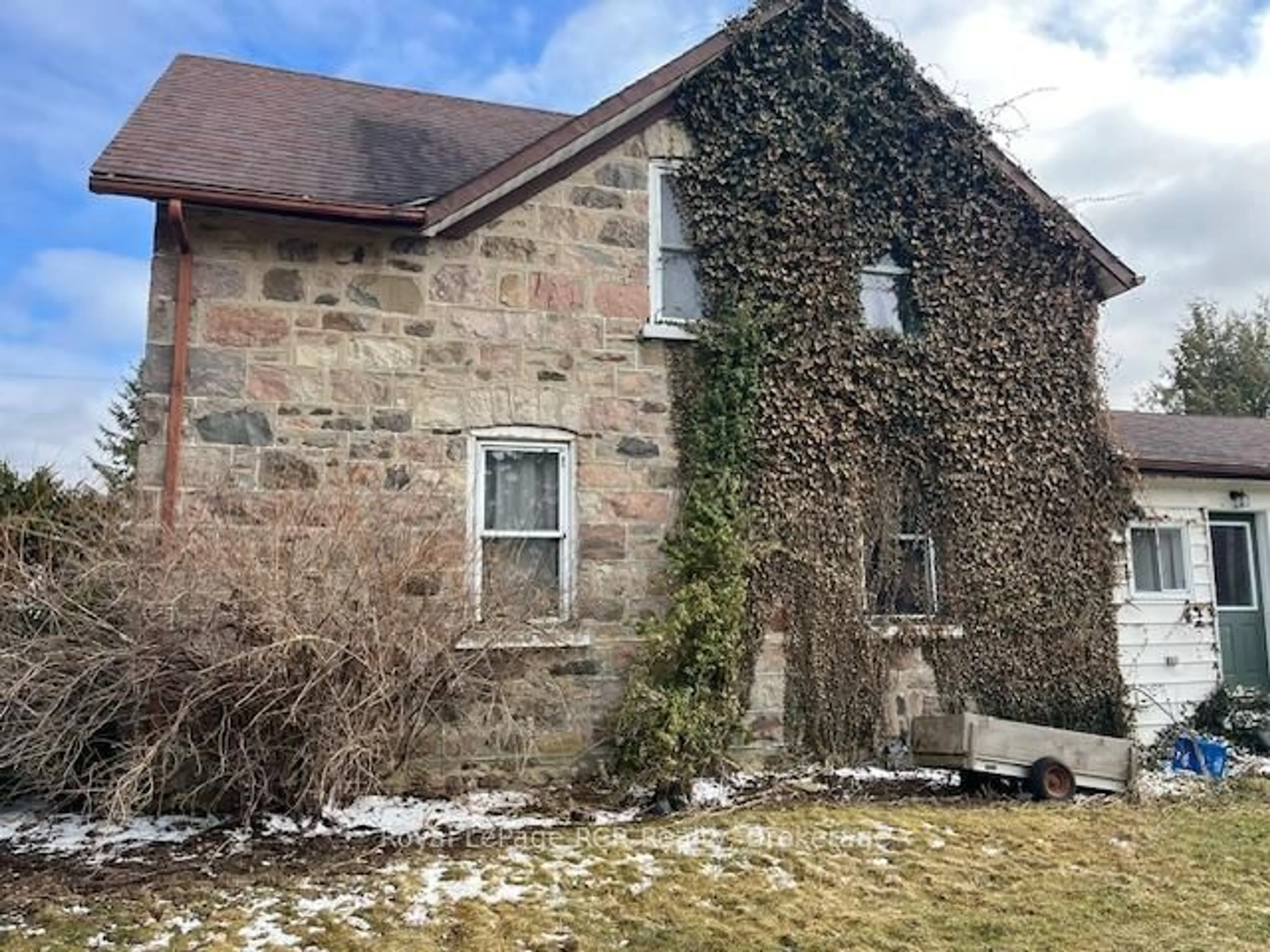 A pic from outside/outdoor area/front of a property/back of a property/a pic from drone, building for 9088 Concession 2 Concession, Wellington North Ontario N0G 2E0