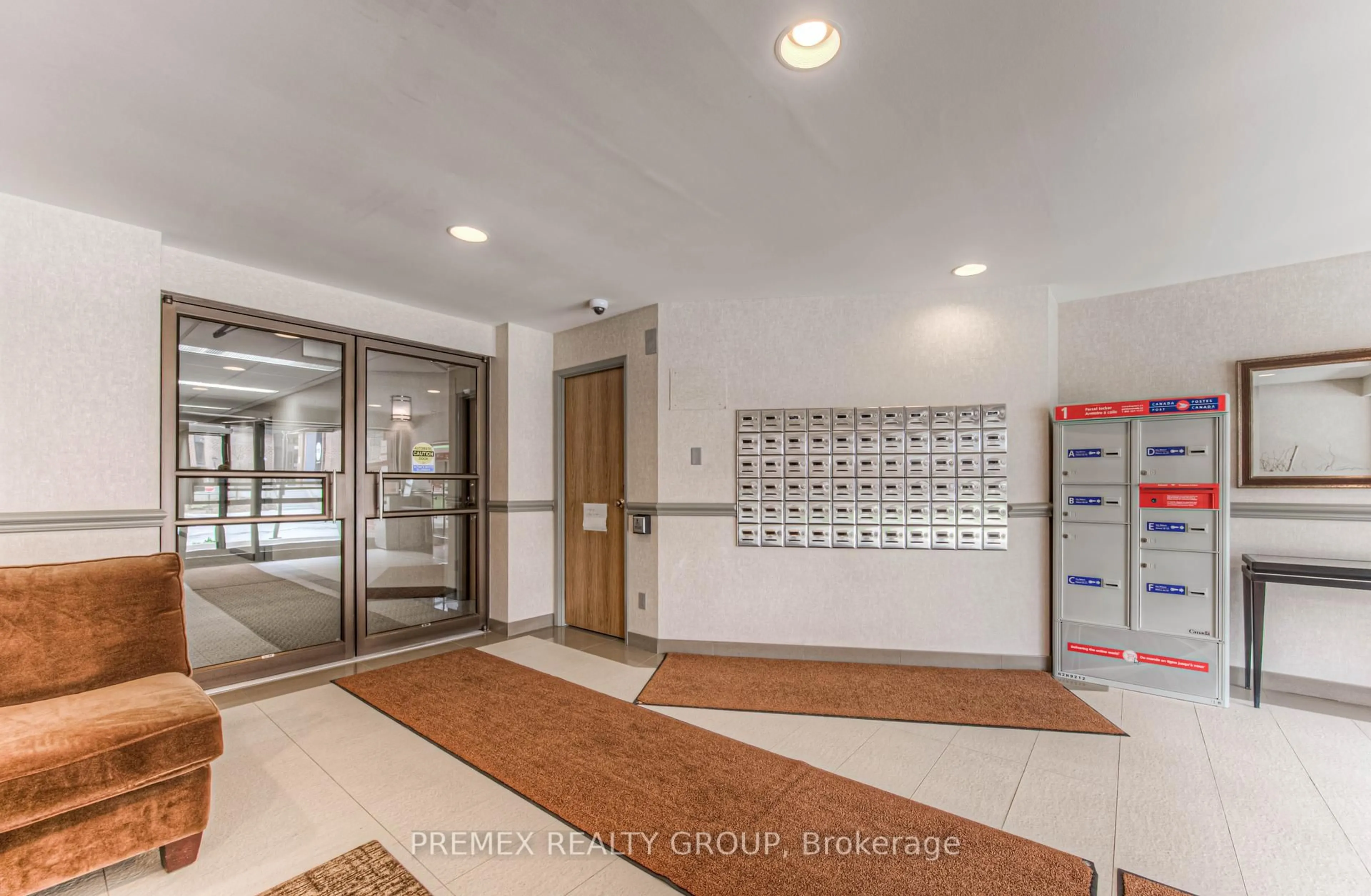 Indoor foyer for 20 Ellen St #305, Kitchener Ontario N2H 6R7