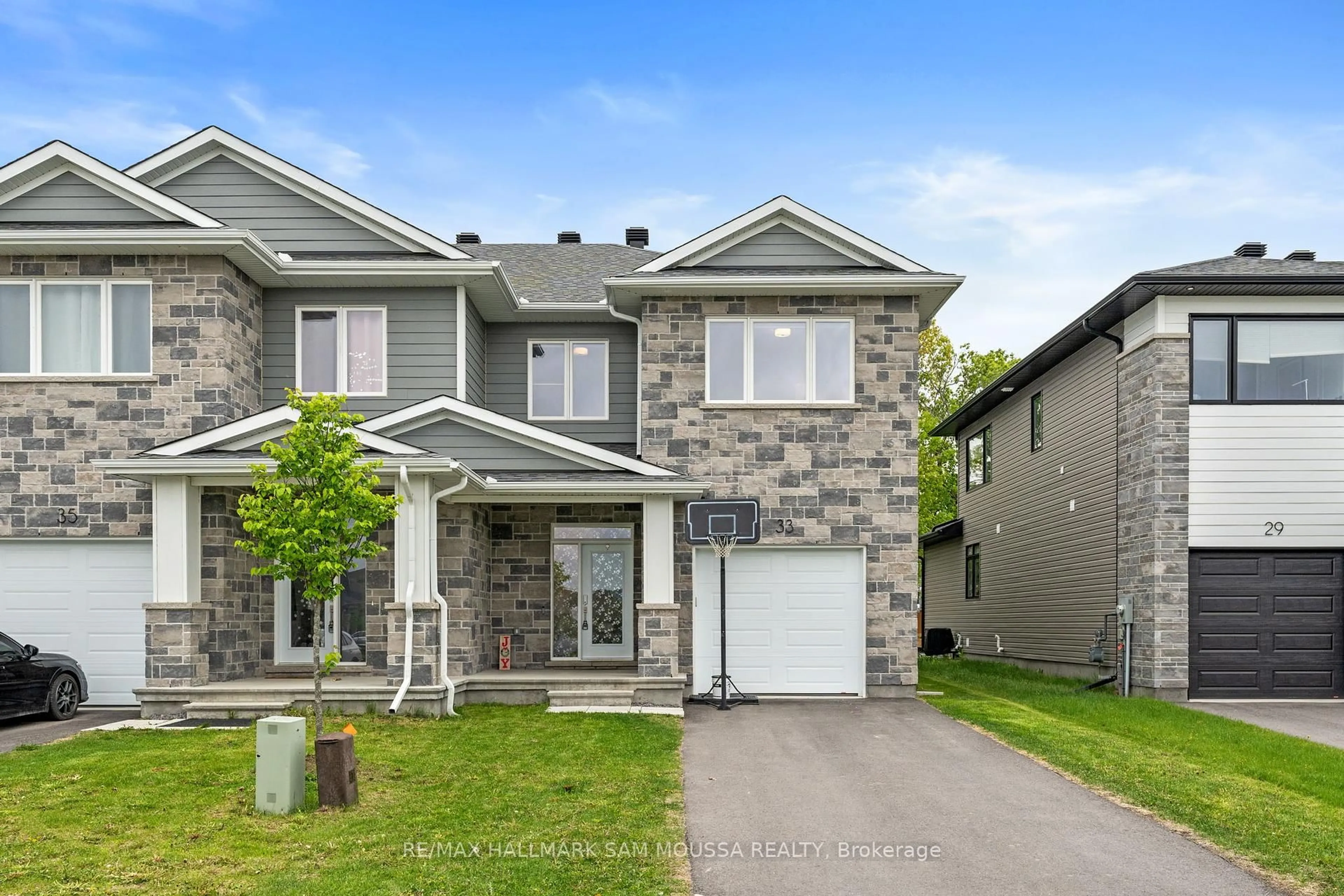 Home with vinyl exterior material, street for 33 Mac Beattie Dr, Arnprior Ontario K7S 0J3