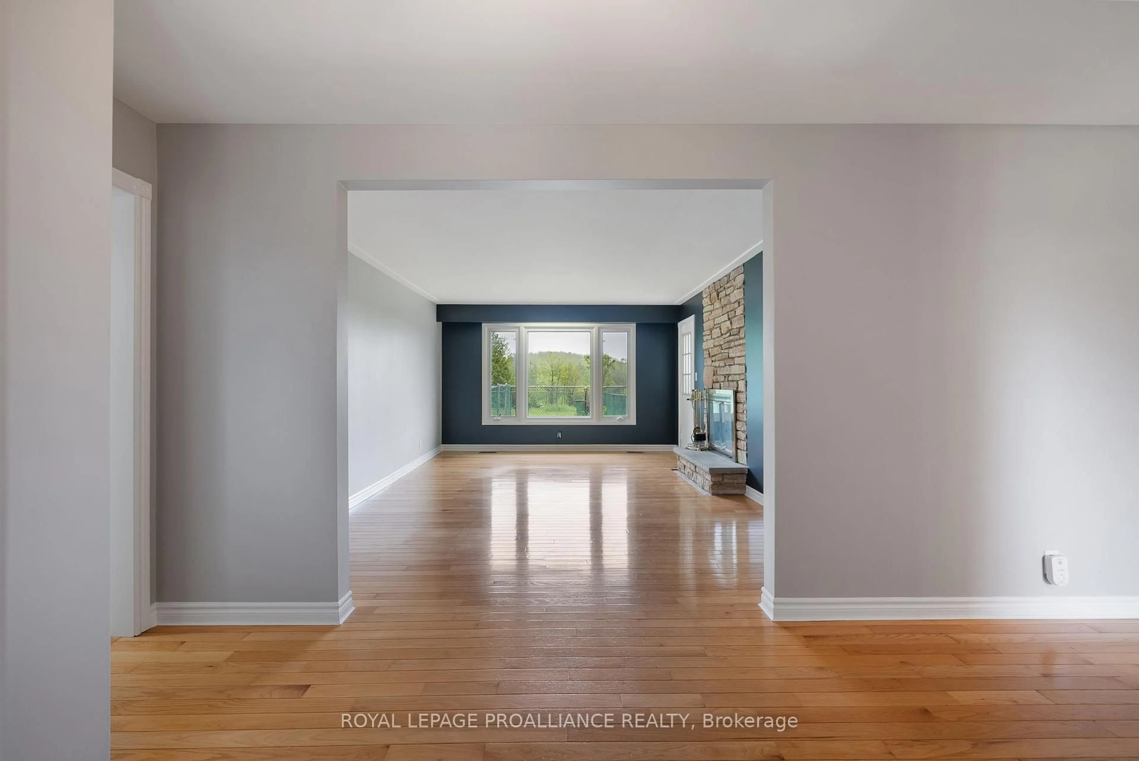 Indoor entryway for 7603 Bethel Grove Rd, Hamilton Township Ontario K9A 4J7