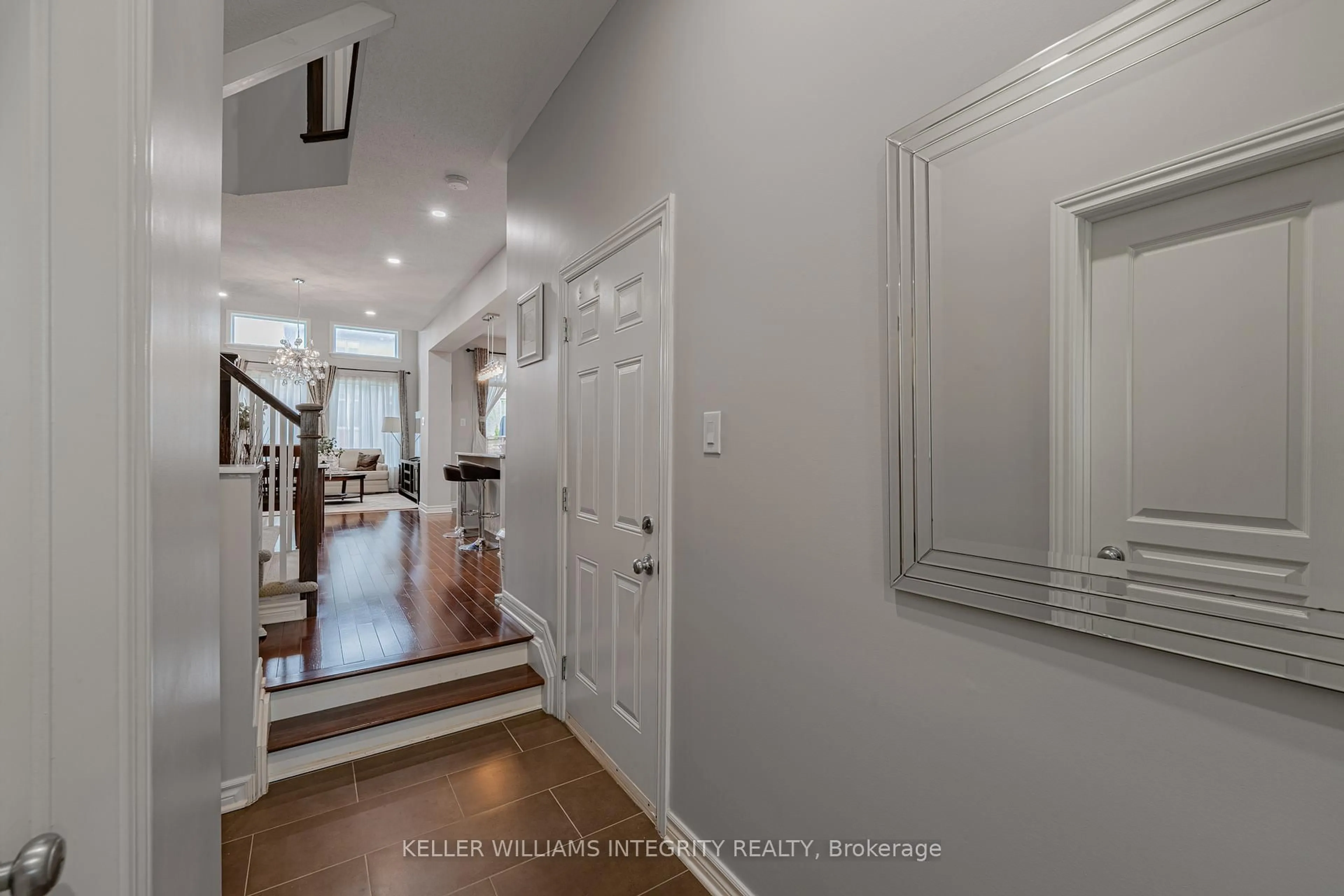 Indoor entryway for 268 Keyrock Dr, Ottawa Ontario K2T 0G2