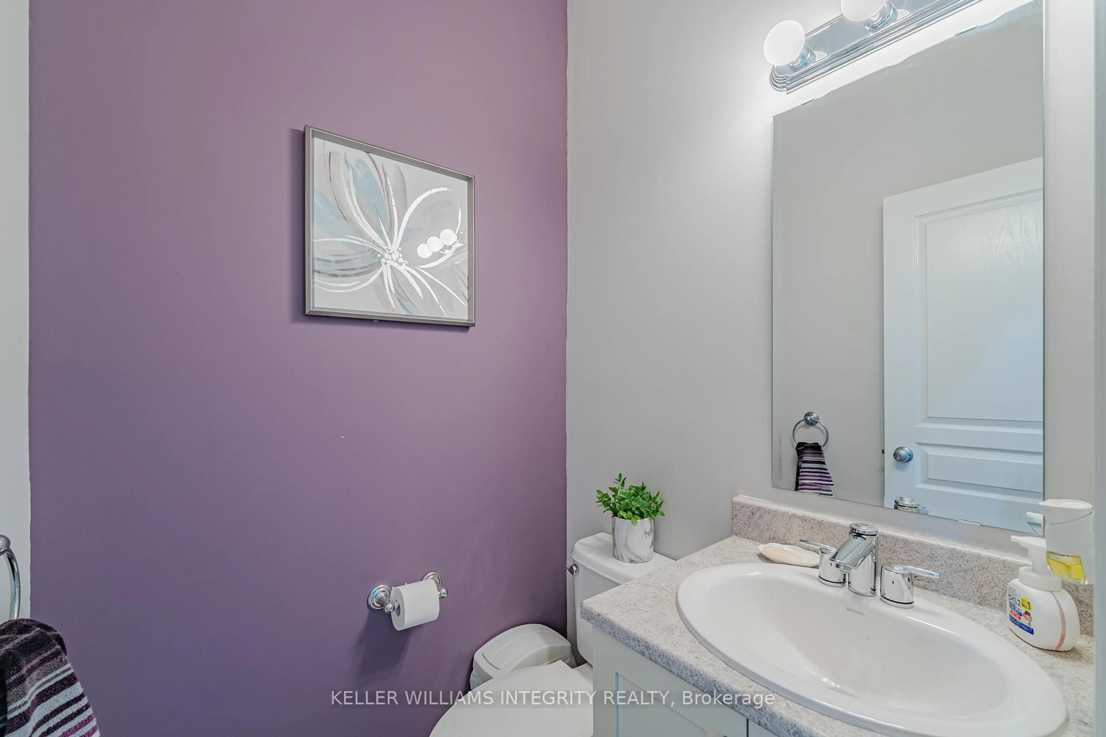 Standard bathroom, ceramic/tile floor for 268 Keyrock Dr, Ottawa Ontario K2T 0G2