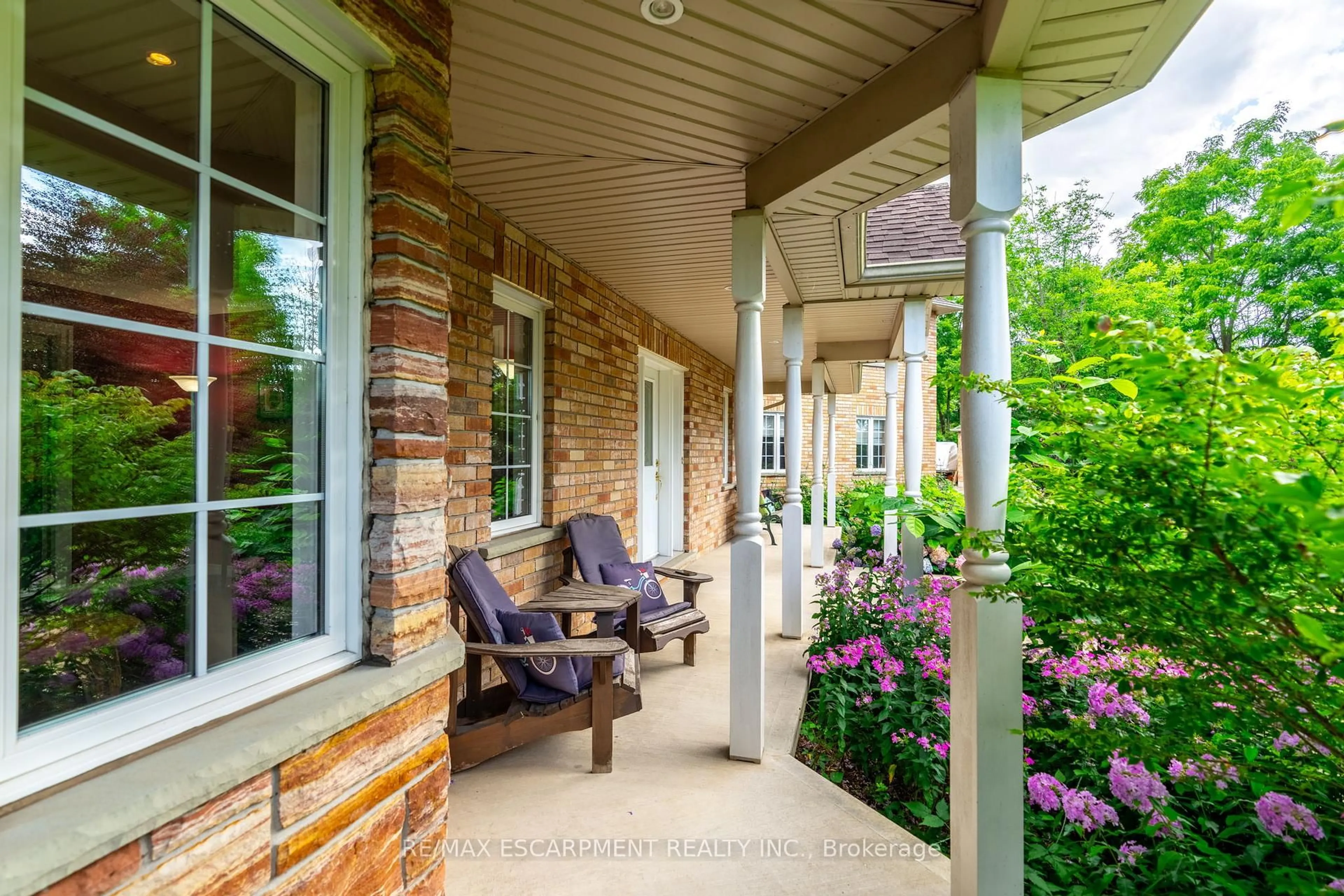 Unknown for 86 Ridge Rd, Grimsby Ontario L3M 4E7