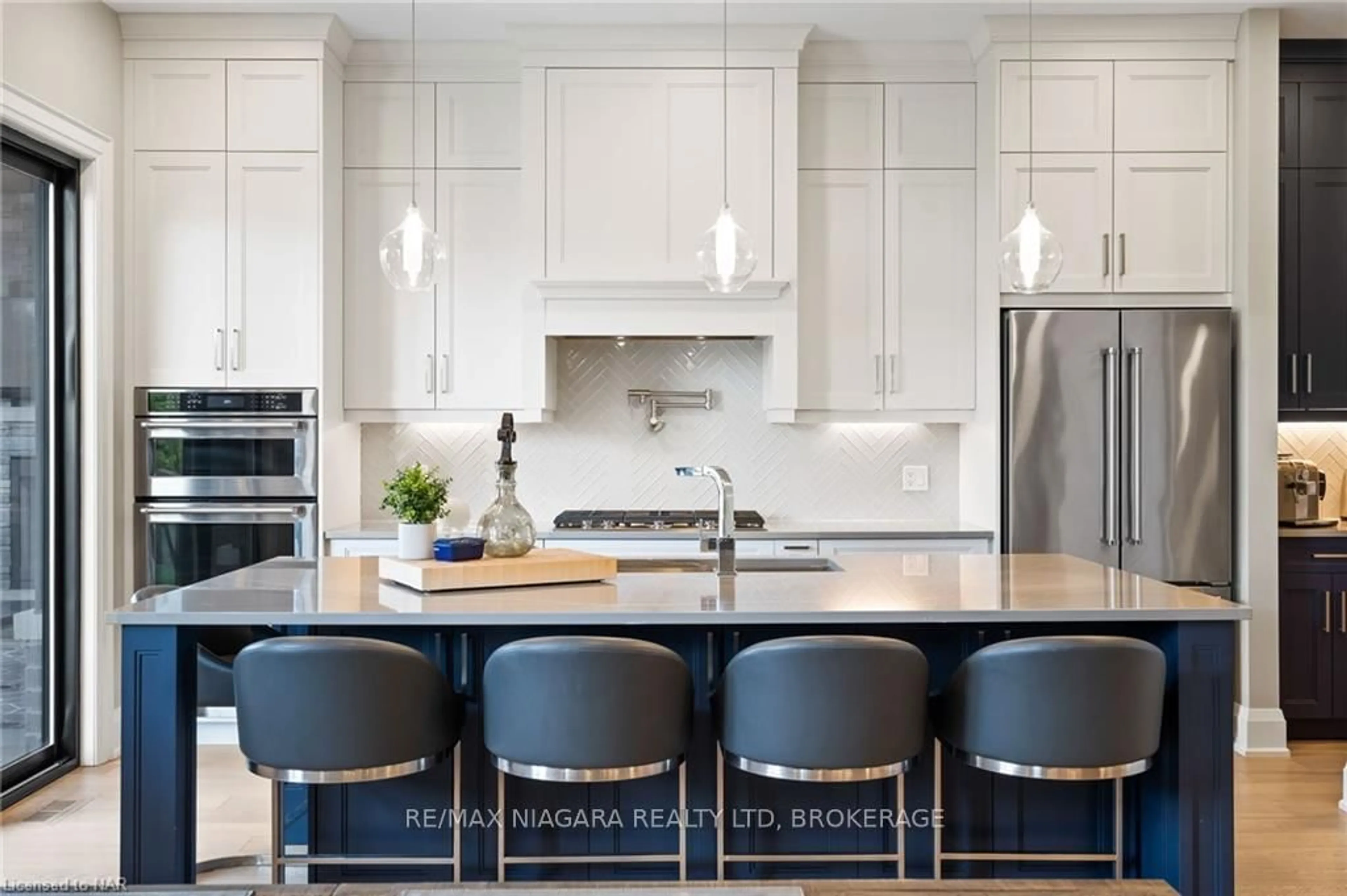 Contemporary kitchen, ceramic/tile floor for 13 FRANCESCO Cres, St. Catharines Ontario L2S 4C7