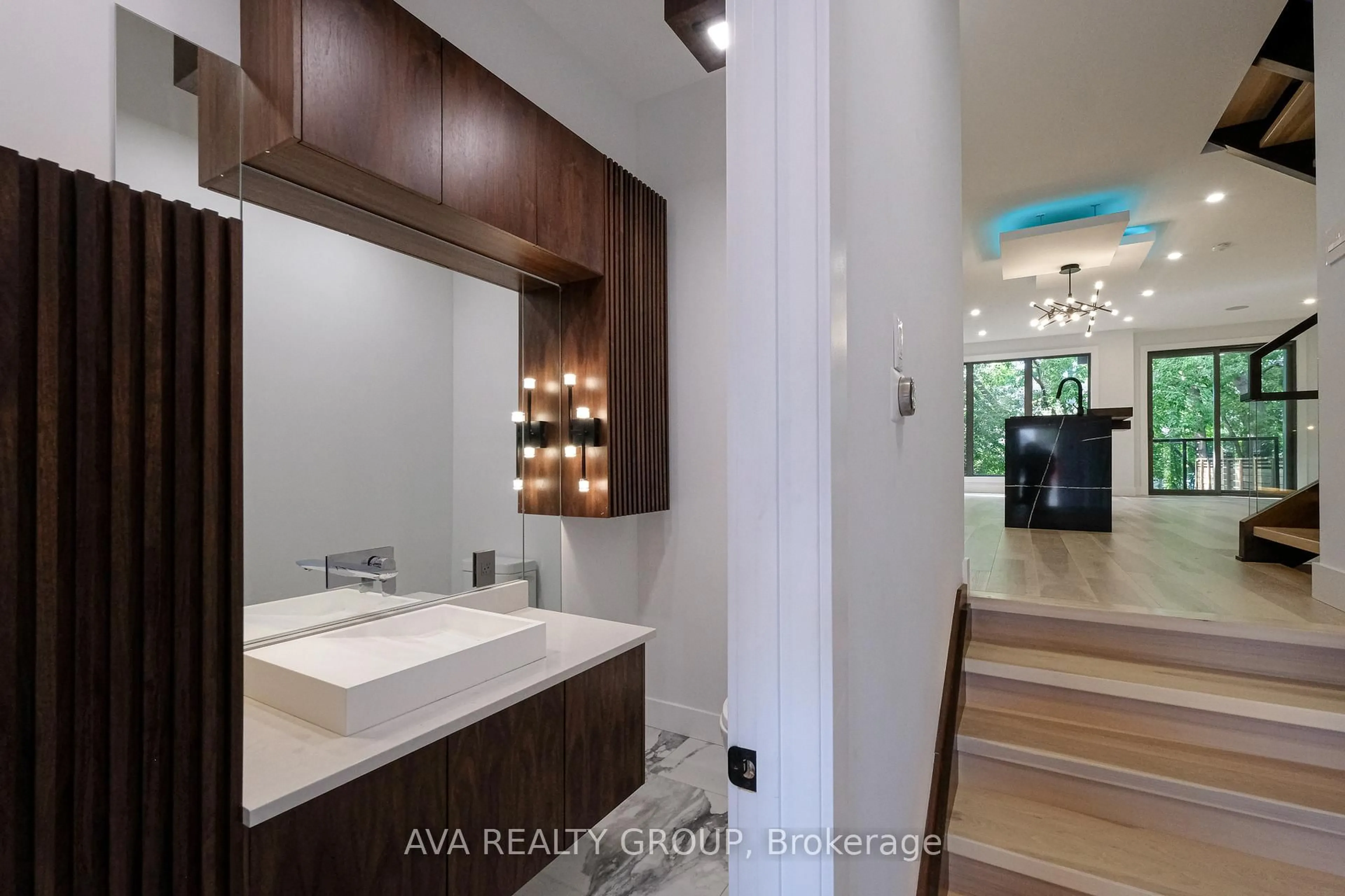 Contemporary bathroom, ceramic/tile floor for 375 Madison Ave, Ottawa Ontario K2A 0B6