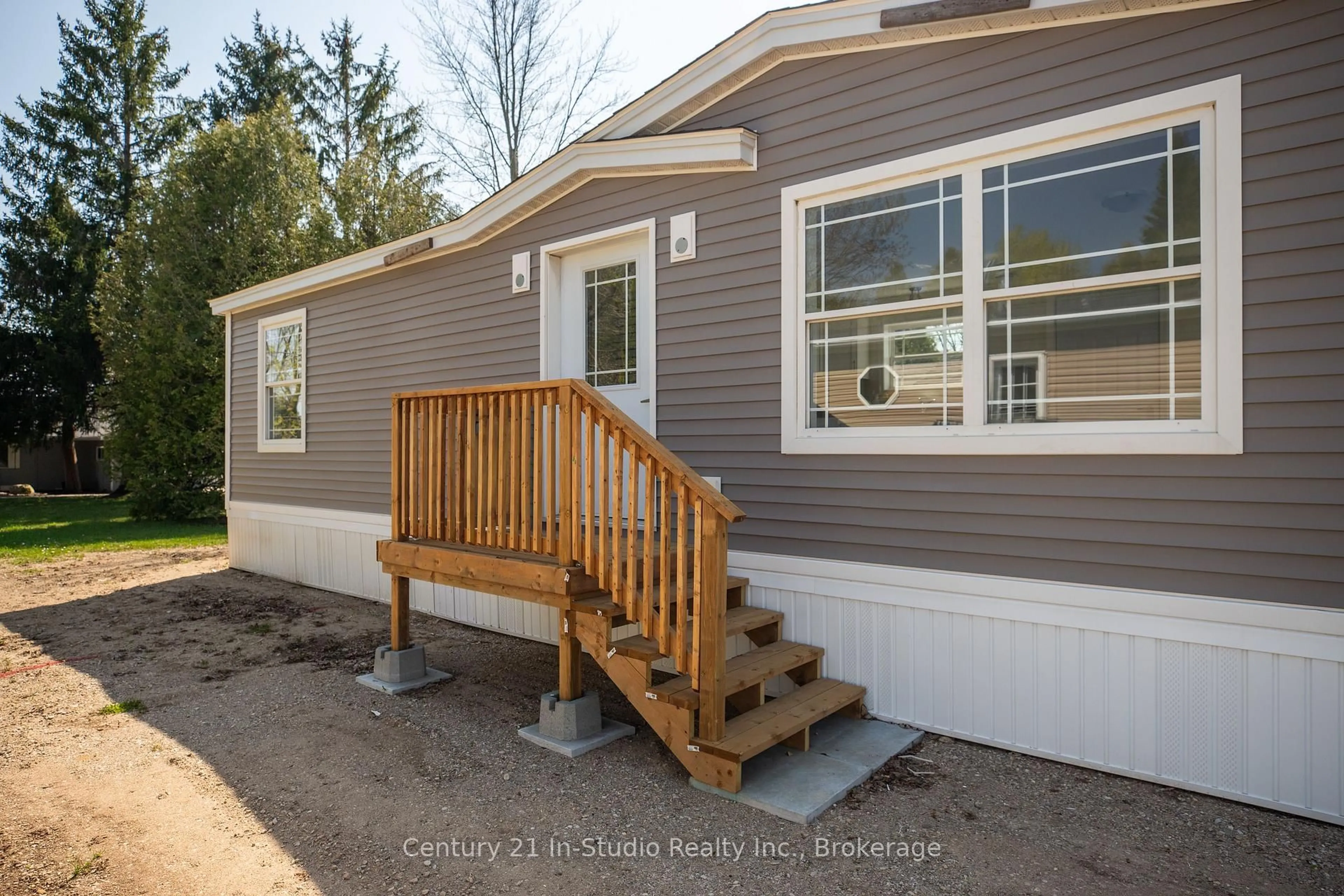 Home with vinyl exterior material, street for 8 Sussex Sq, Georgian Bluffs Ontario N4K 5N5