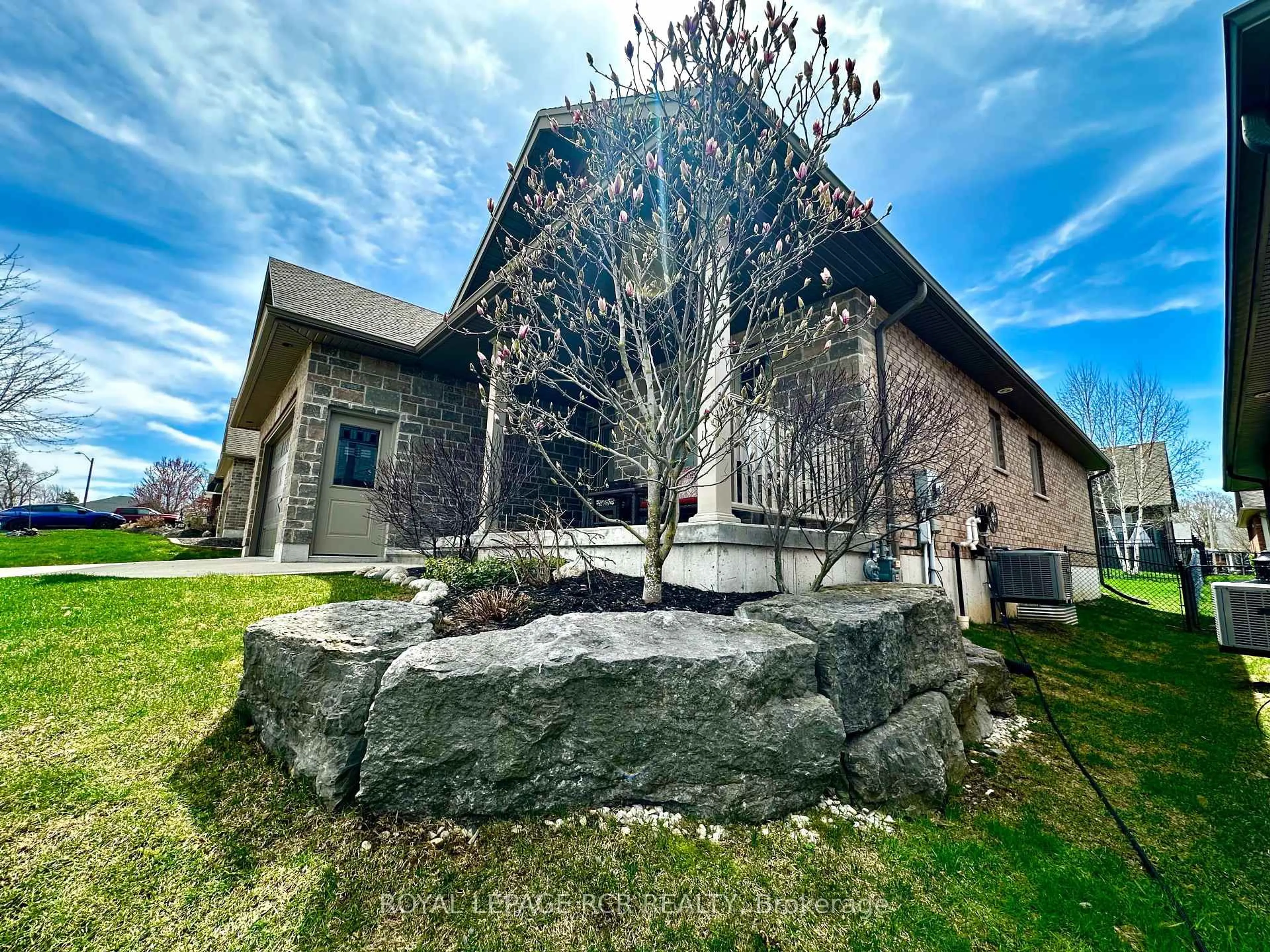 A pic from outside/outdoor area/front of a property/back of a property/a pic from drone, building for 184 Ruby's Cres, Wellington North Ontario N0G 2L2