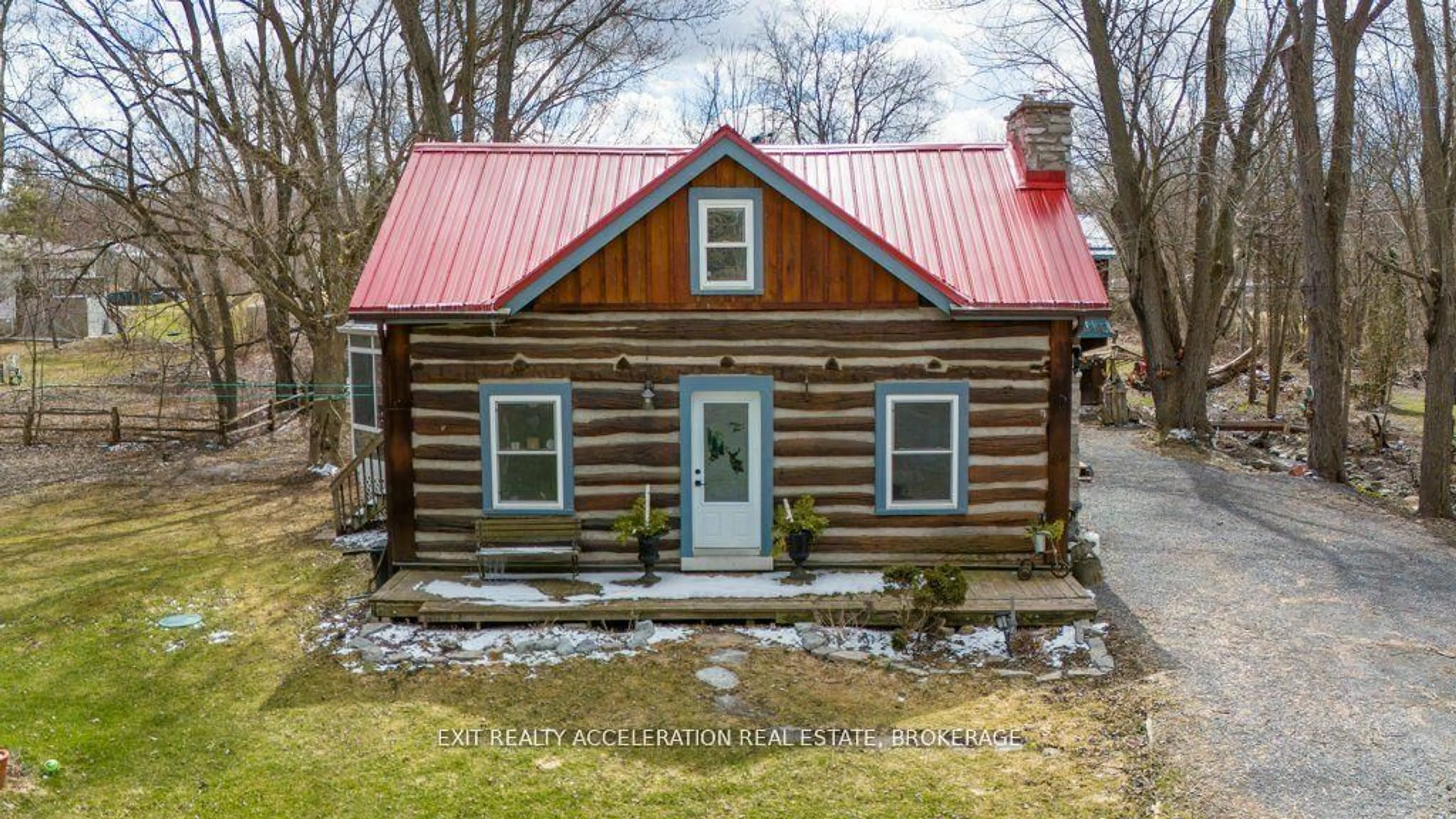 Home with vinyl exterior material, building for 358 Academy St, Newburgh Ontario K0K 2S0